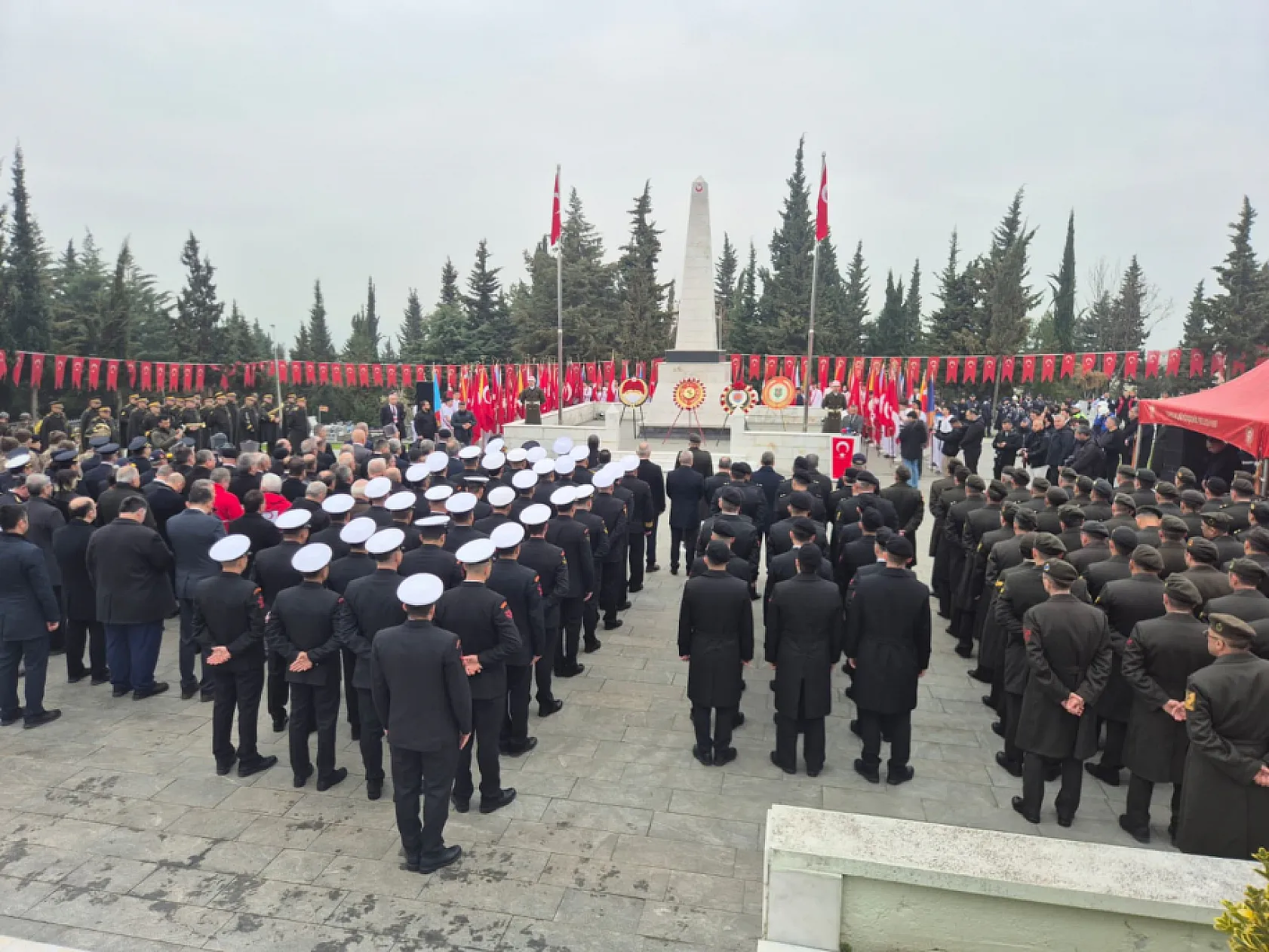 Samsun'da şehitler için saygı atışı