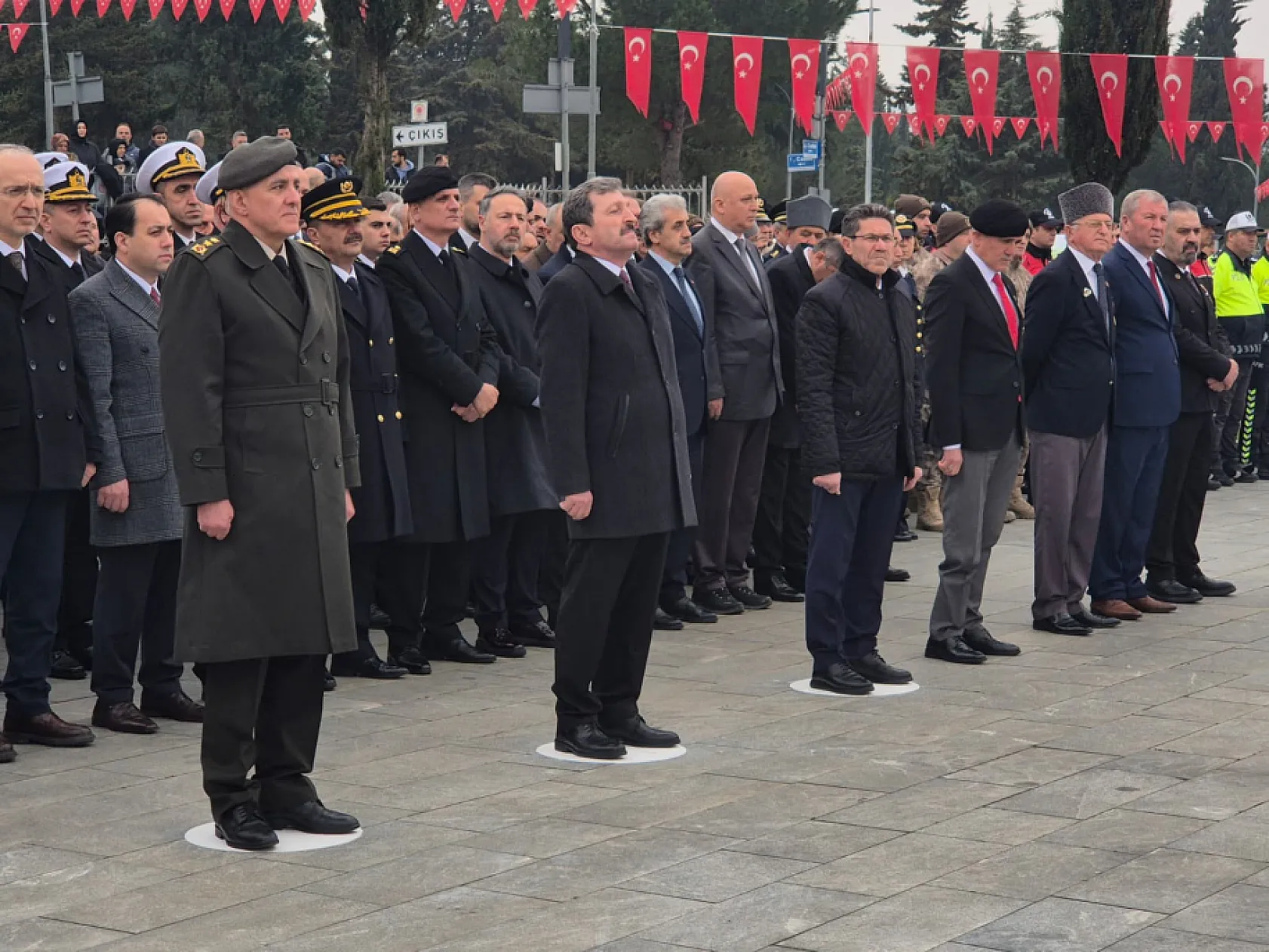 Samsun'da şehitler için saygı atışı