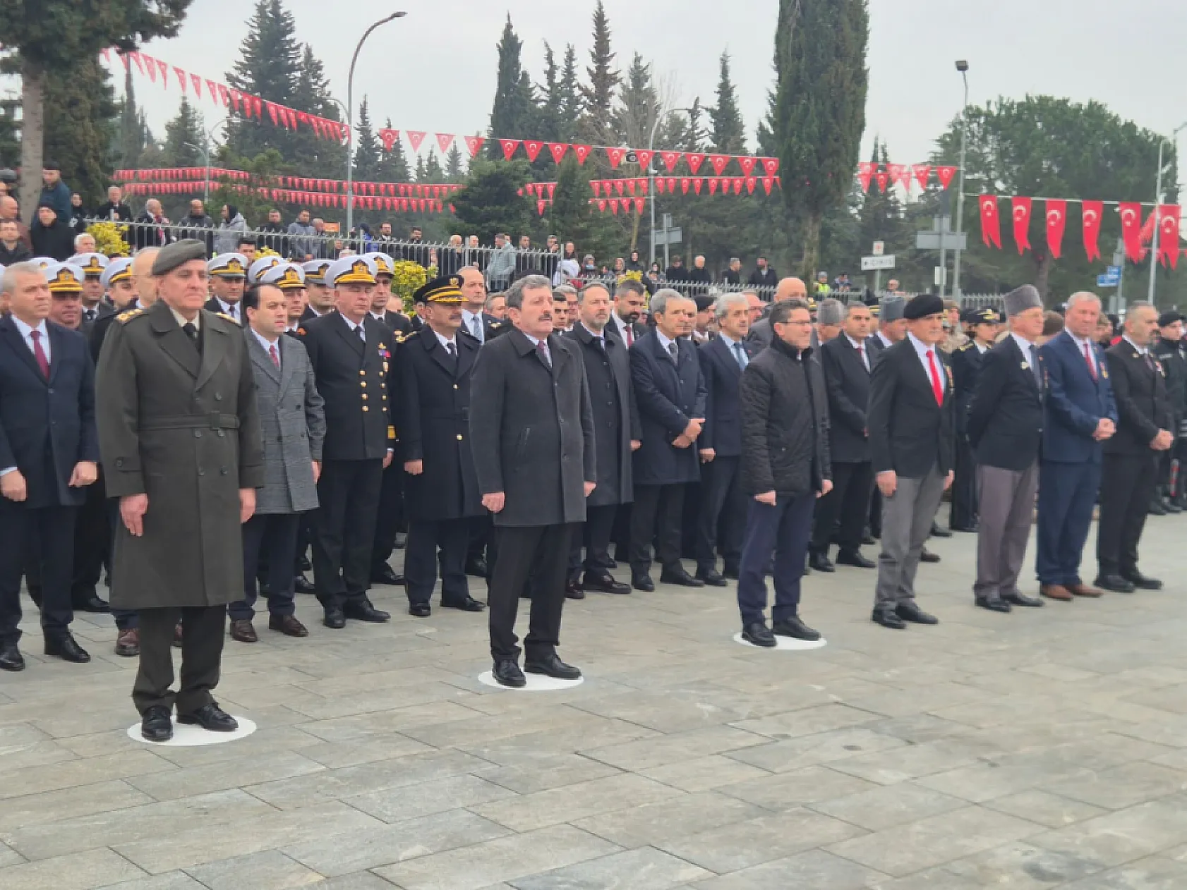 Samsun'da şehitler için saygı atışı