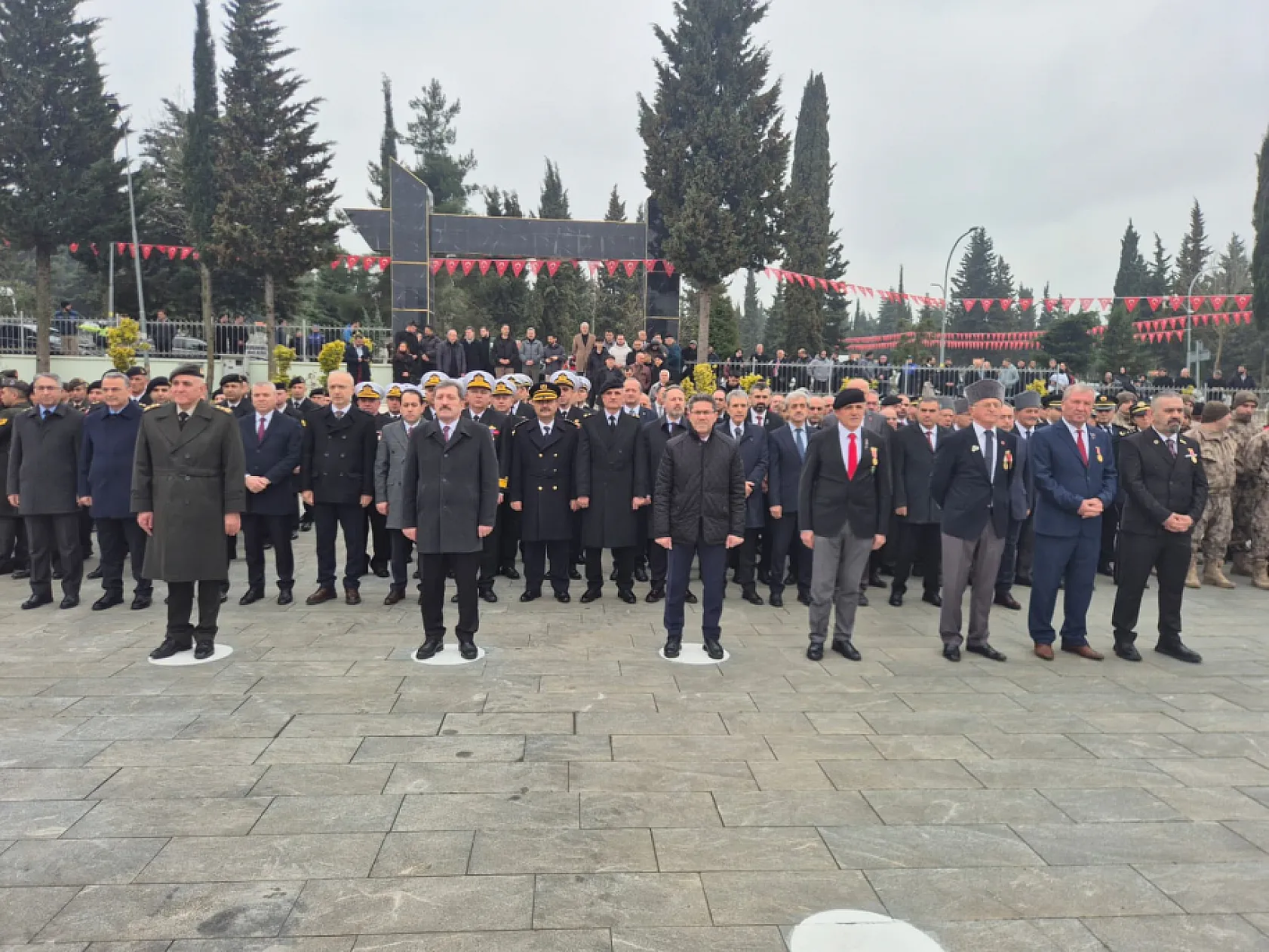 Samsun'da şehitler için saygı atışı