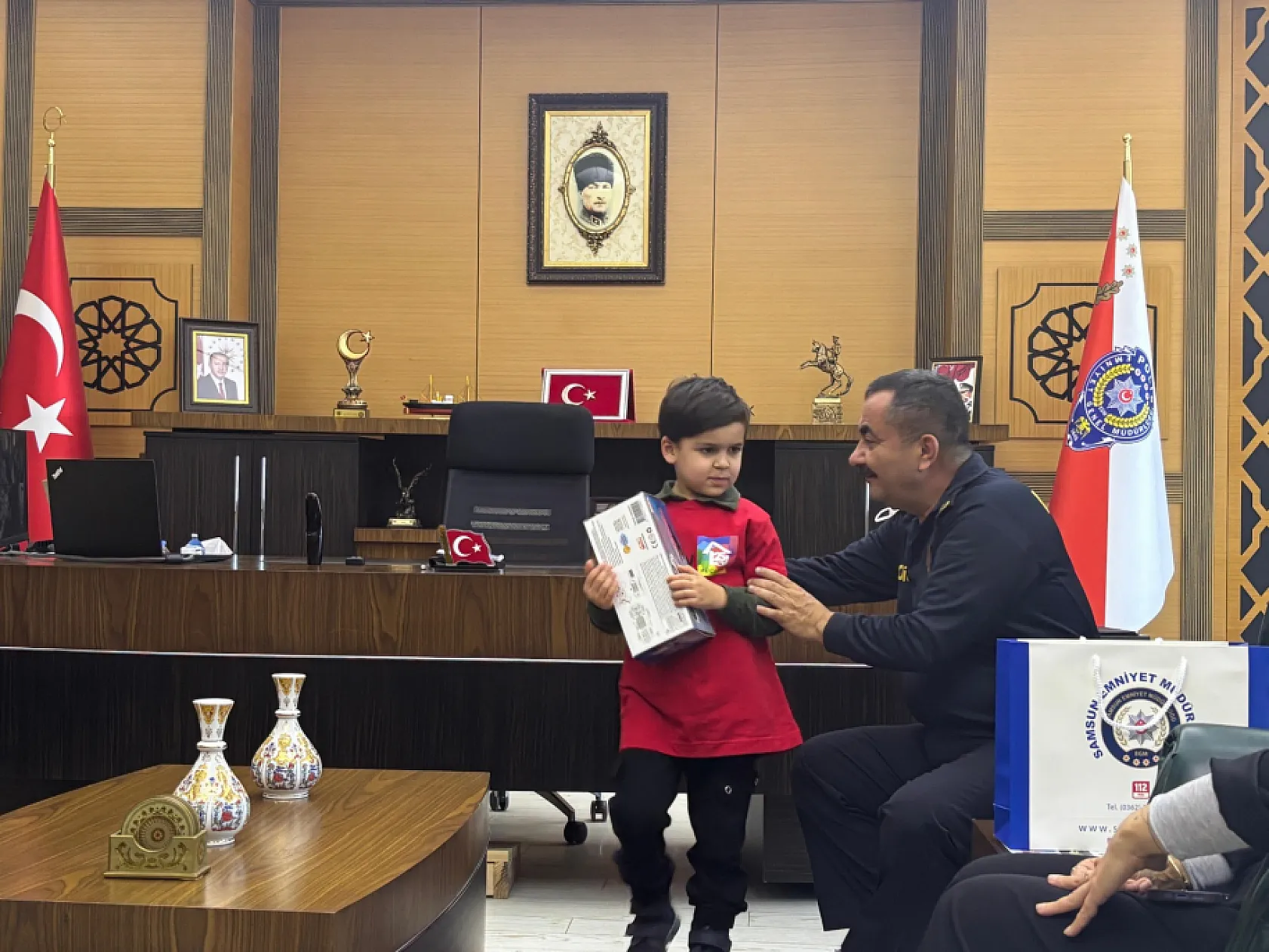 LÖSEV'li çocuklardan Polis Haftası'nda anlamlı ziyaret