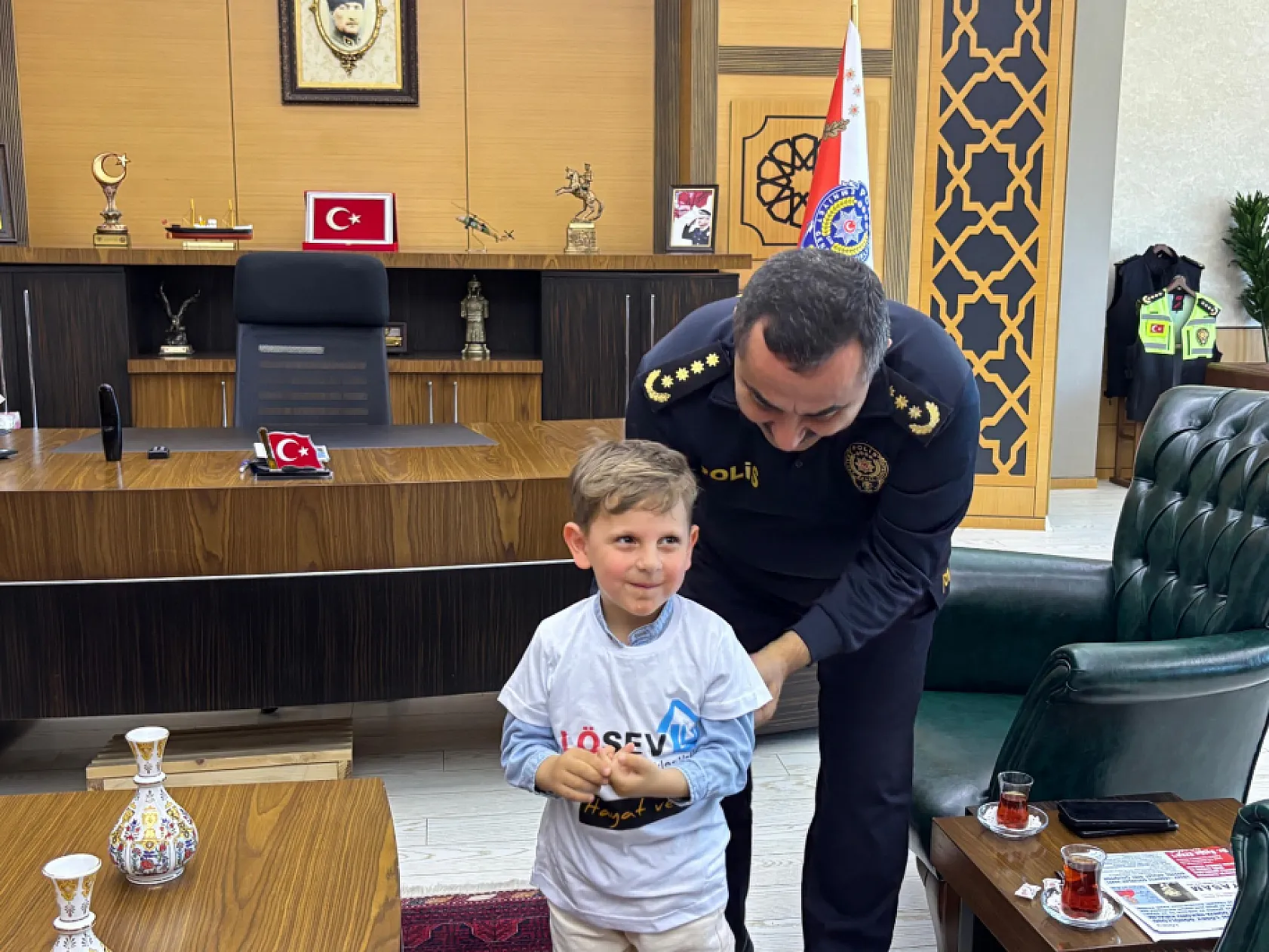 LÖSEV'li çocuklardan Polis Haftası'nda anlamlı ziyaret