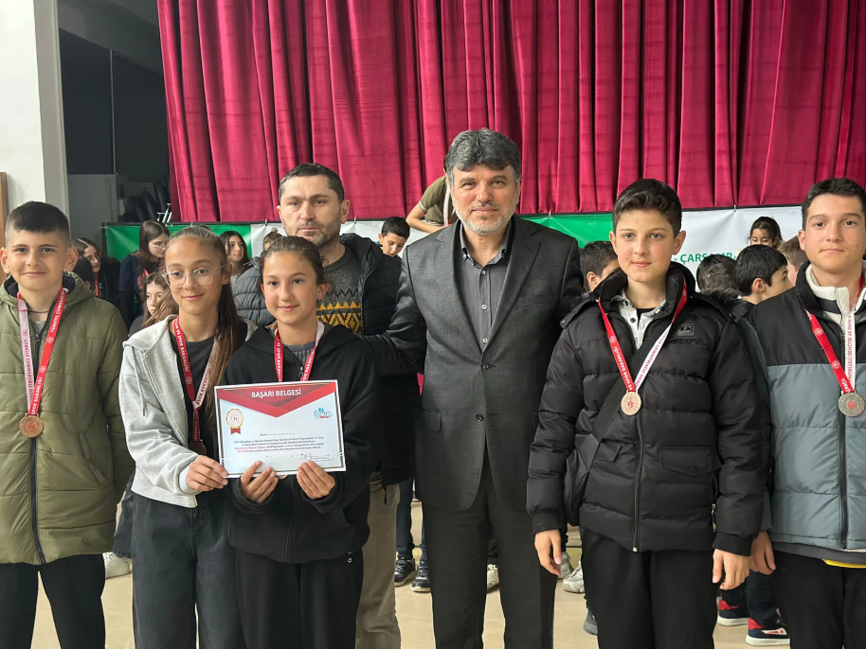 Çarşamba'da satranç heyecanı: 180 öğrenci kıyasıya yarıştı