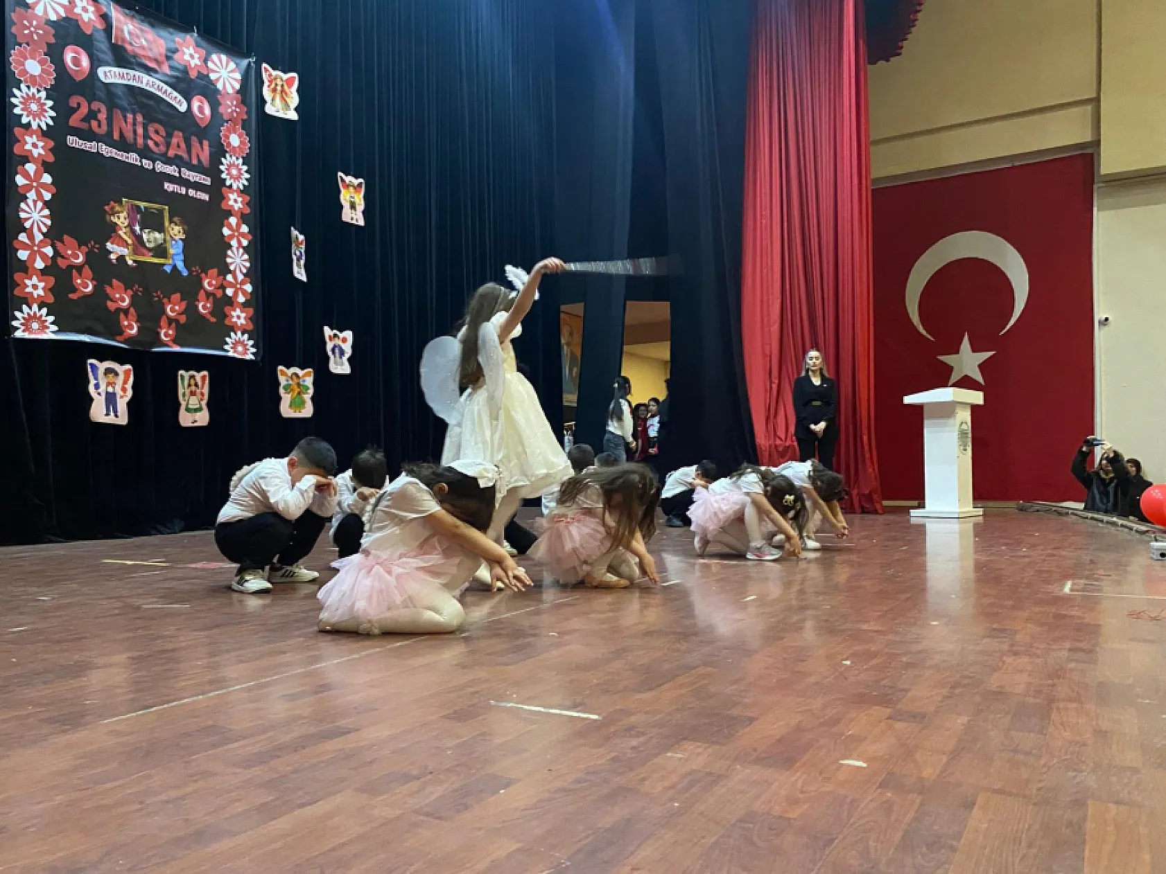Minik yürekler 23 Nisan'da sahnede