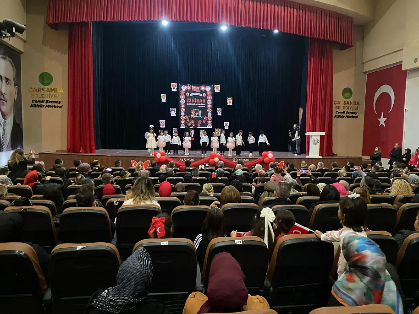 Minik yürekler 23 Nisan'da sahnede
