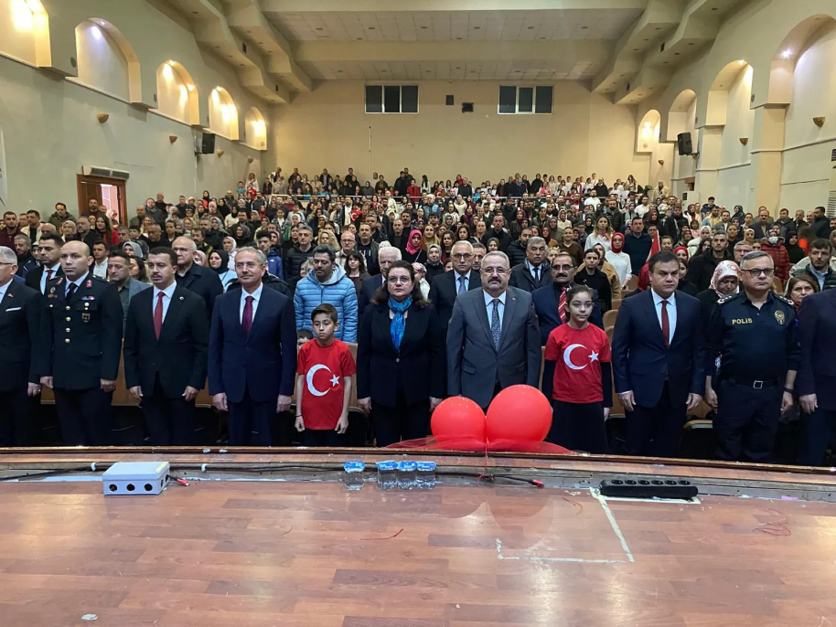 Minik yürekler 23 Nisan'da sahnede