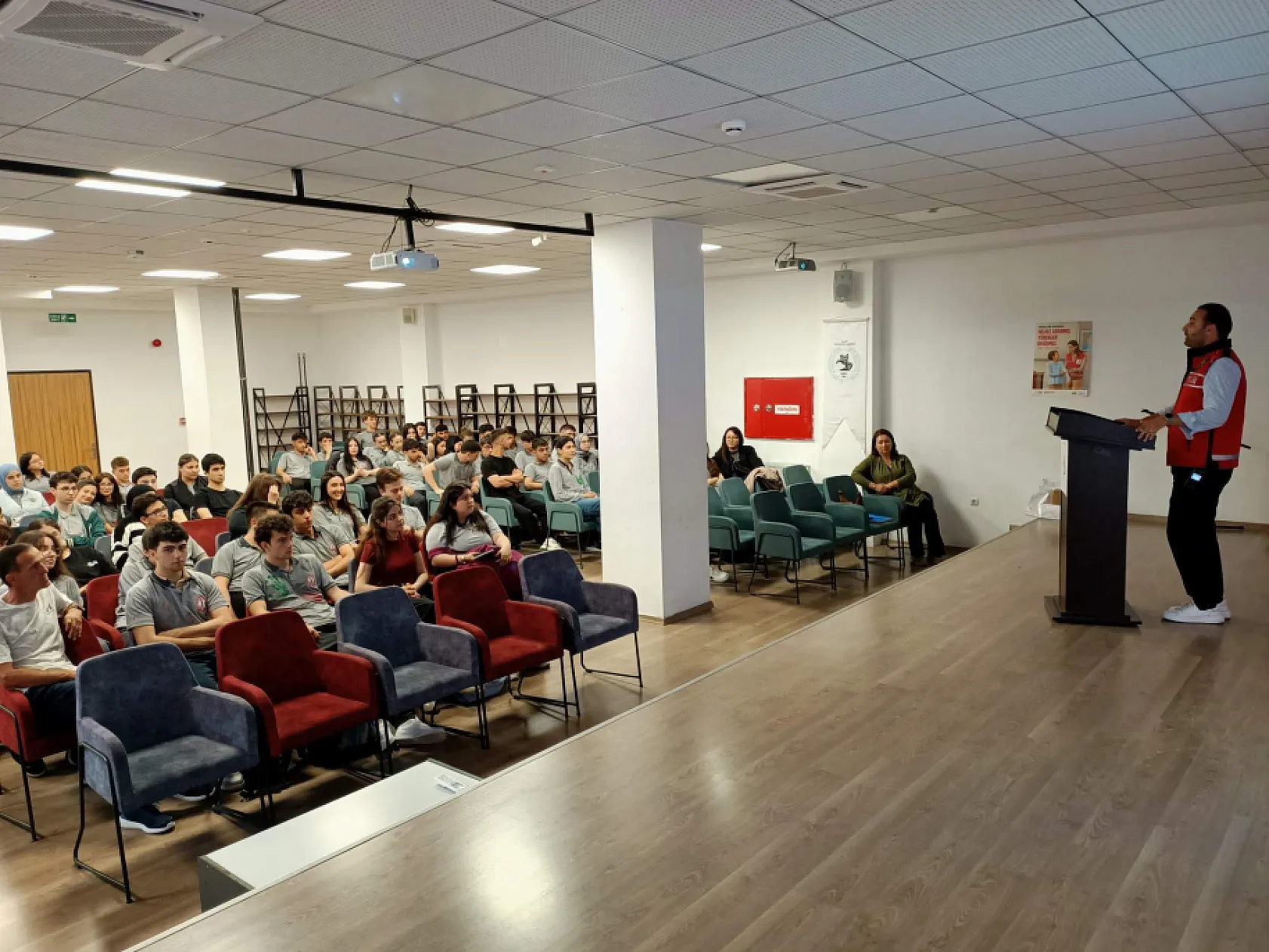 Gazi Anadolu Lisesi öğrencilerine sporda şiddetin önlenmesi eğitimi