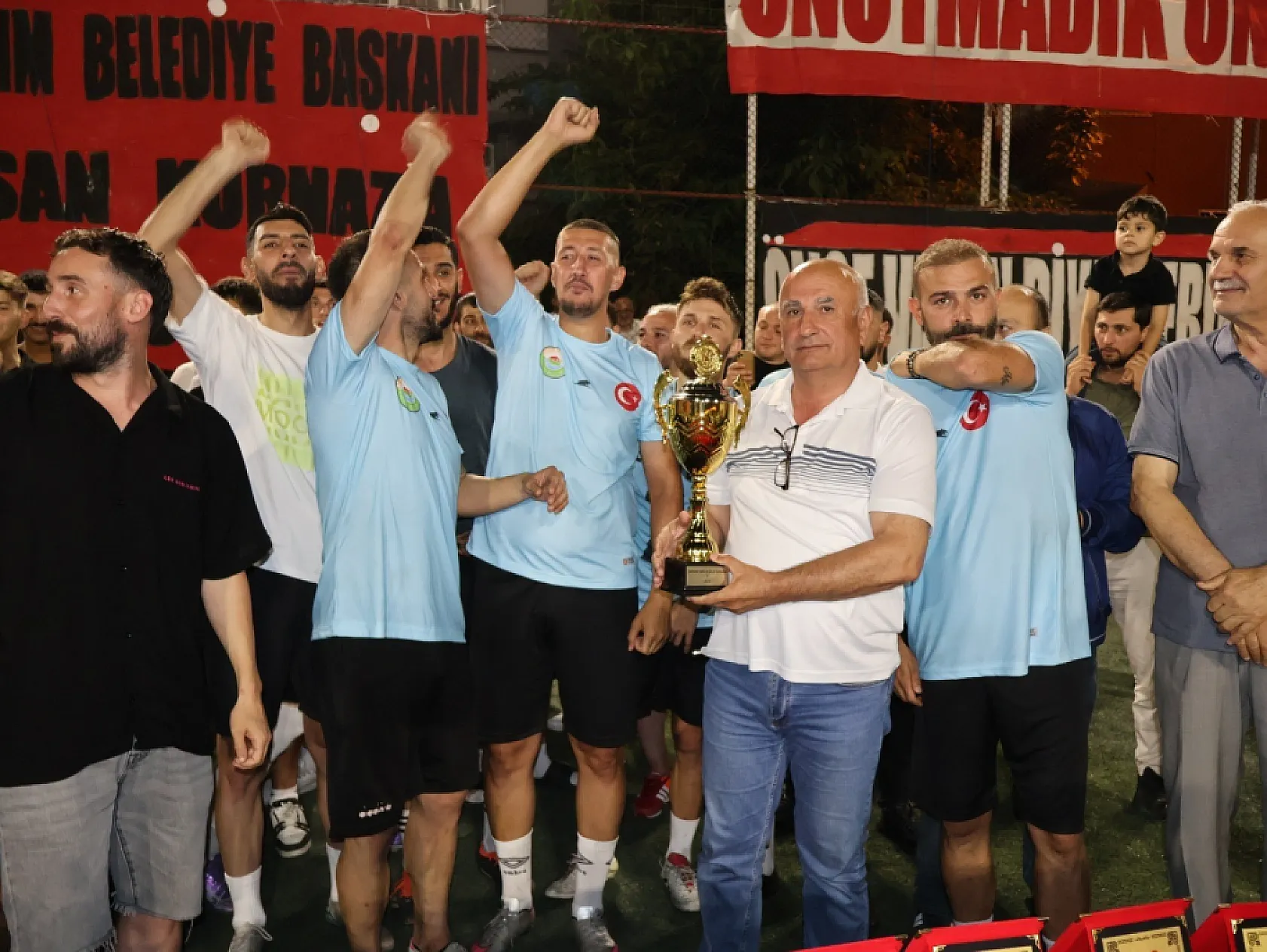 Samsun'da şehitlerin adı sahada yaşatıldı: 64 takımlık vefa turnuvası tamamlandı