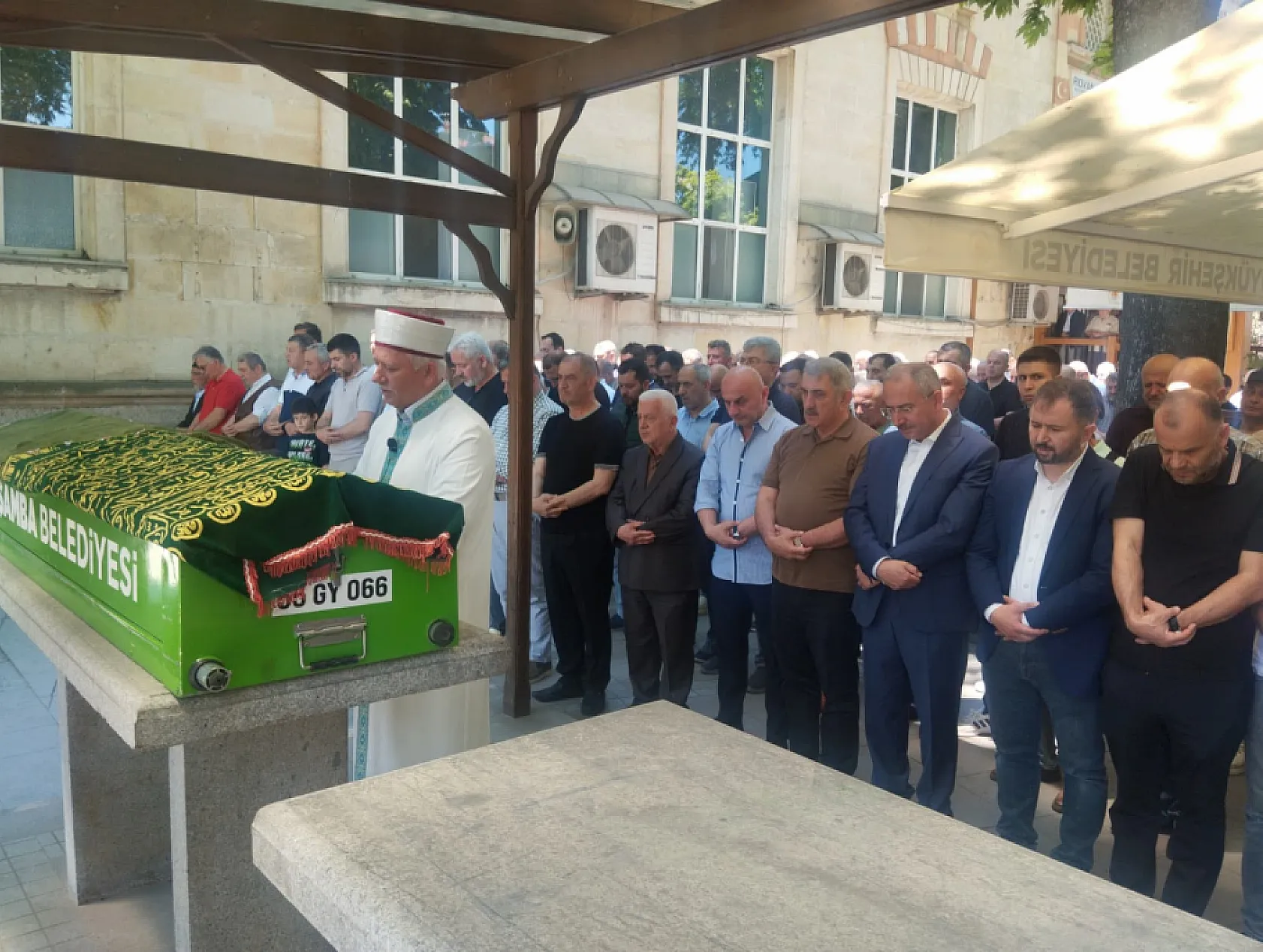 Cihan Özakçaylı'nın anne acısı: Dualarla son yolculuğuna uğurlandı
