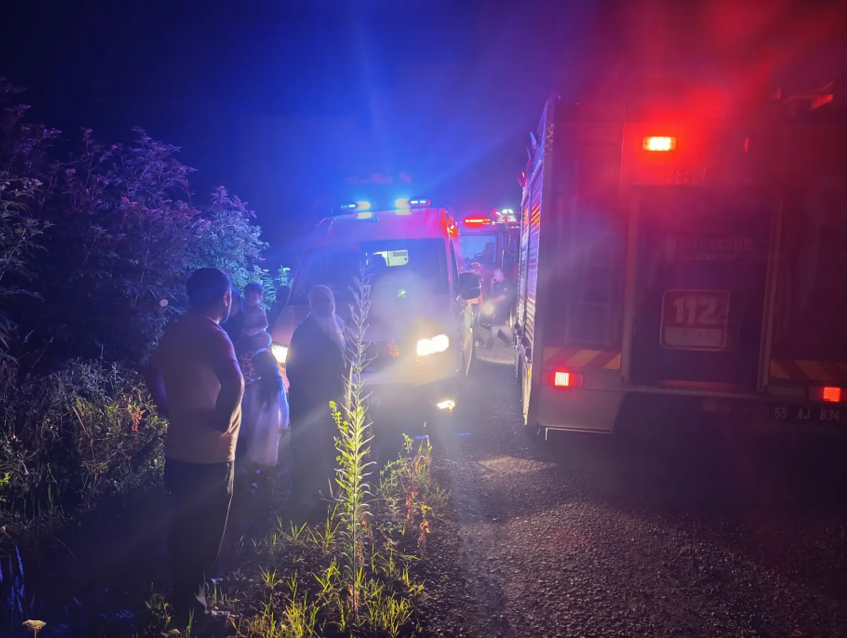 Salıpazarı'nda otomobil uçuruma yuvarlandı