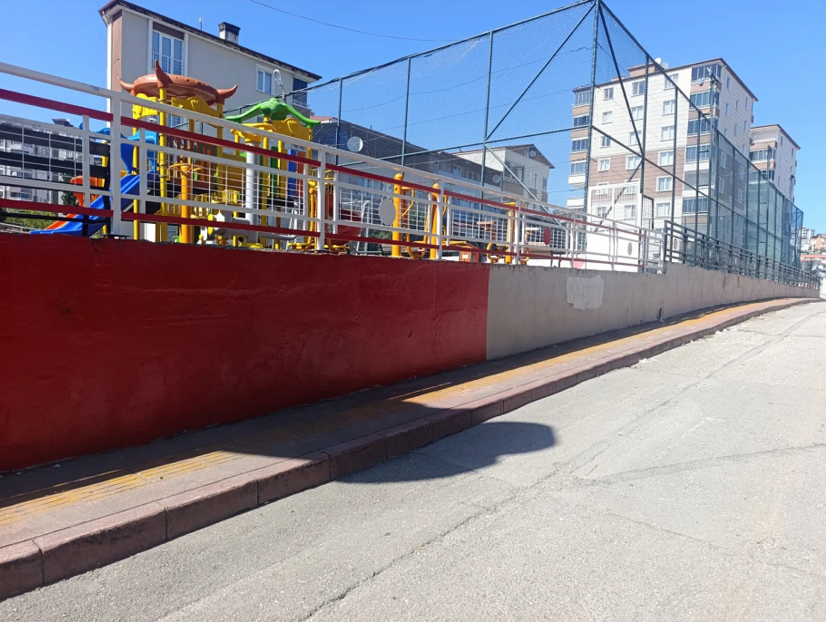 İlkadım'ın Parklarına Kırmızı Beyaz Dokunuş