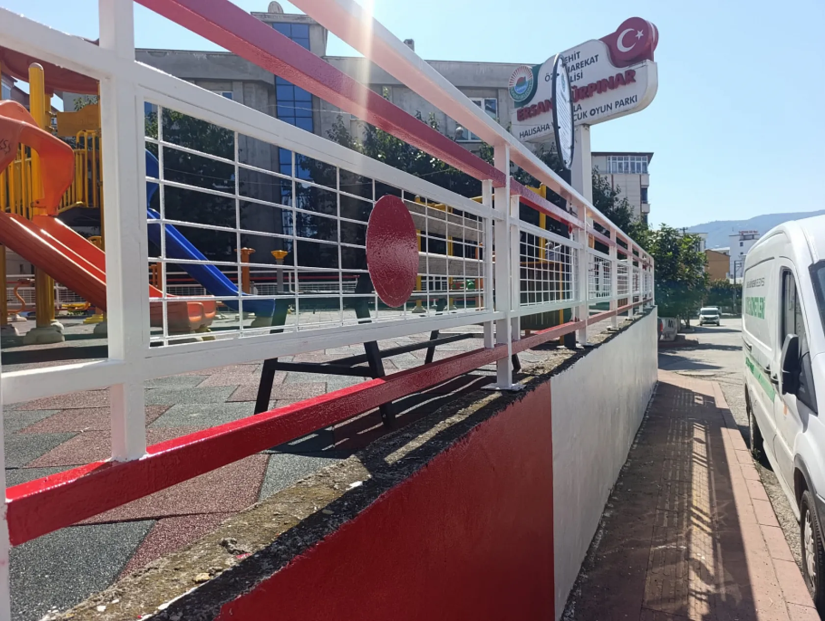 İlkadım'ın Parklarına Kırmızı Beyaz Dokunuş
