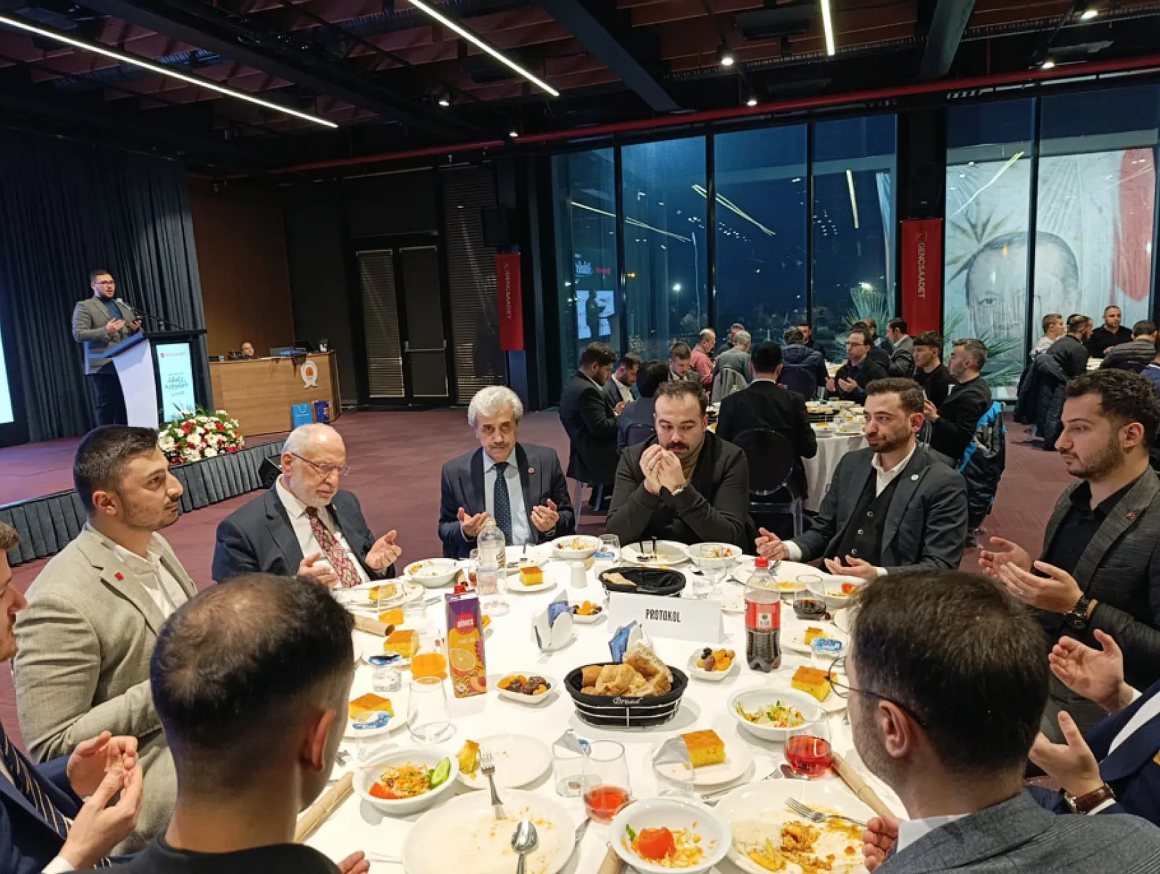 Saadet Partisi'nden Adalet sofraları iftarı