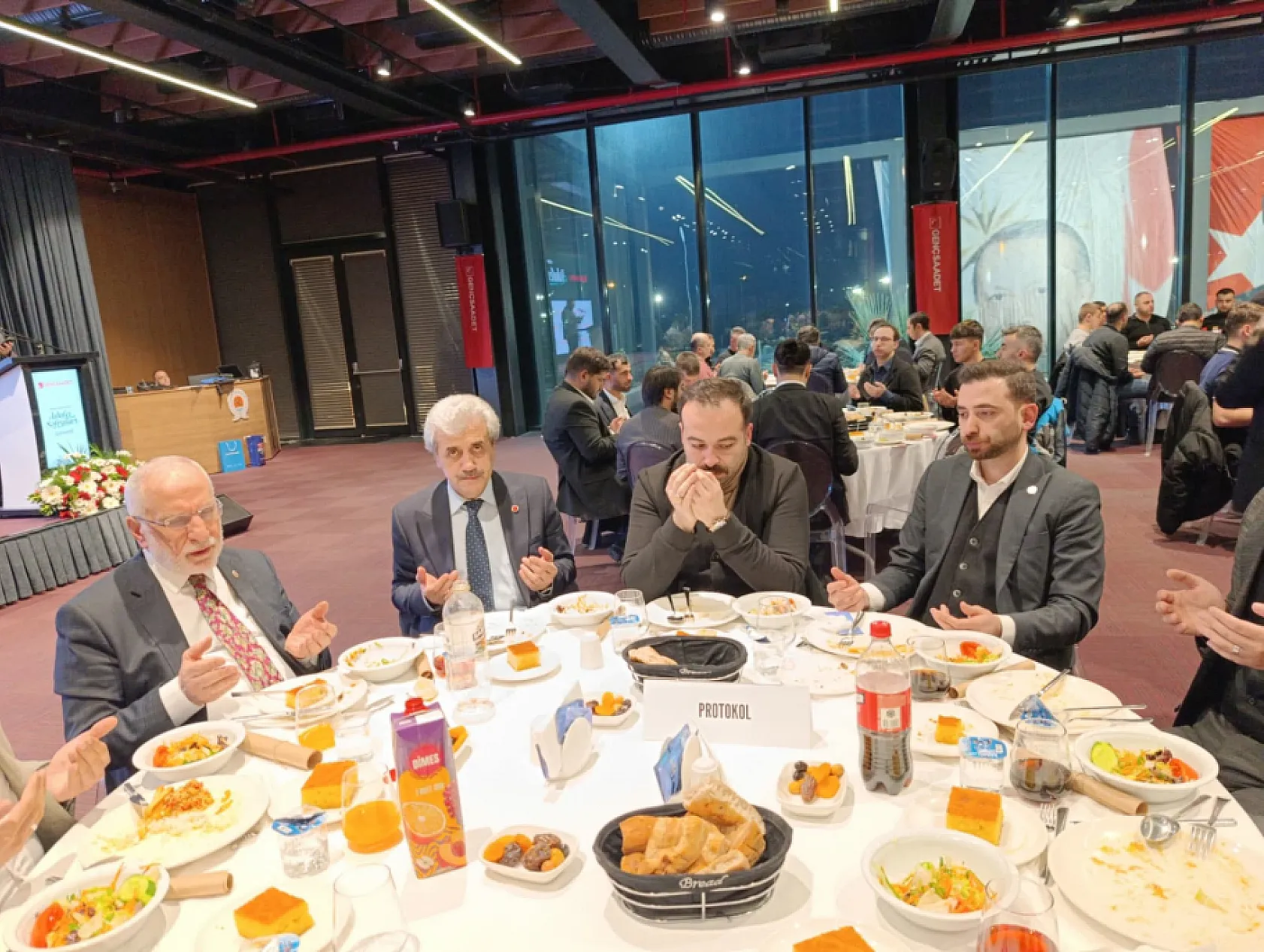 Saadet Partisi'nden Adalet sofraları iftarı