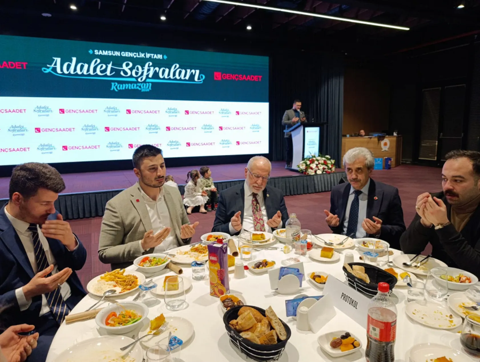 Saadet Partisi'nden Adalet sofraları iftarı
