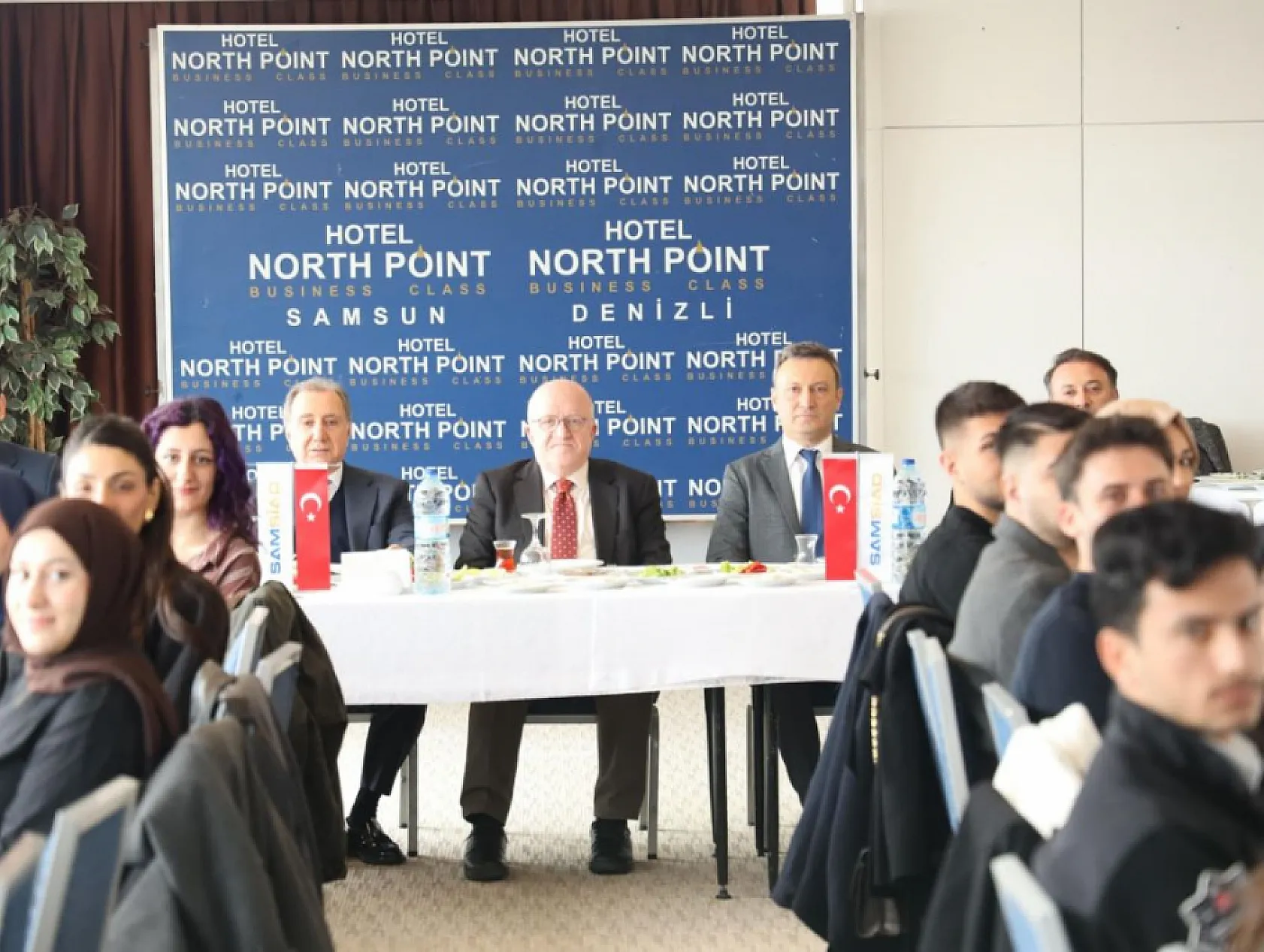 Samsun'da geleceğin liderleri masada!