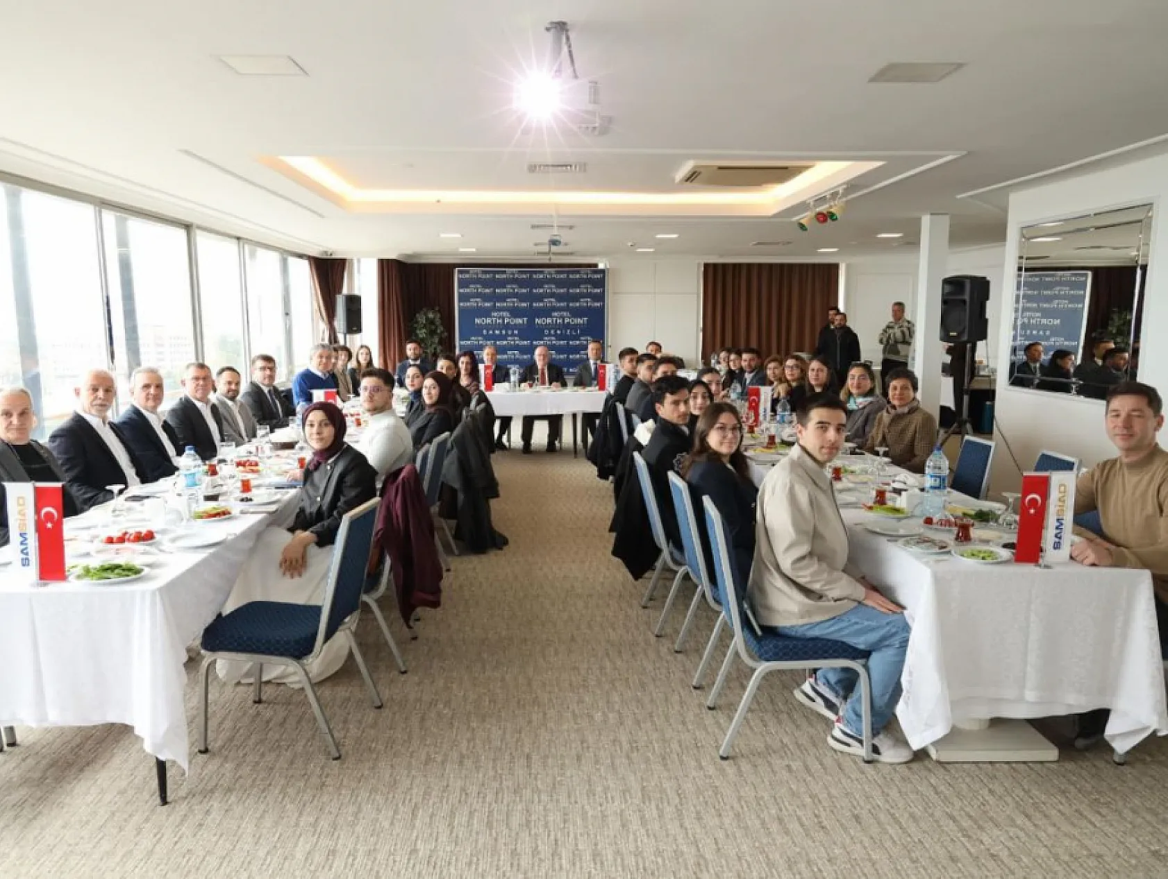 Samsun'da geleceğin liderleri masada!