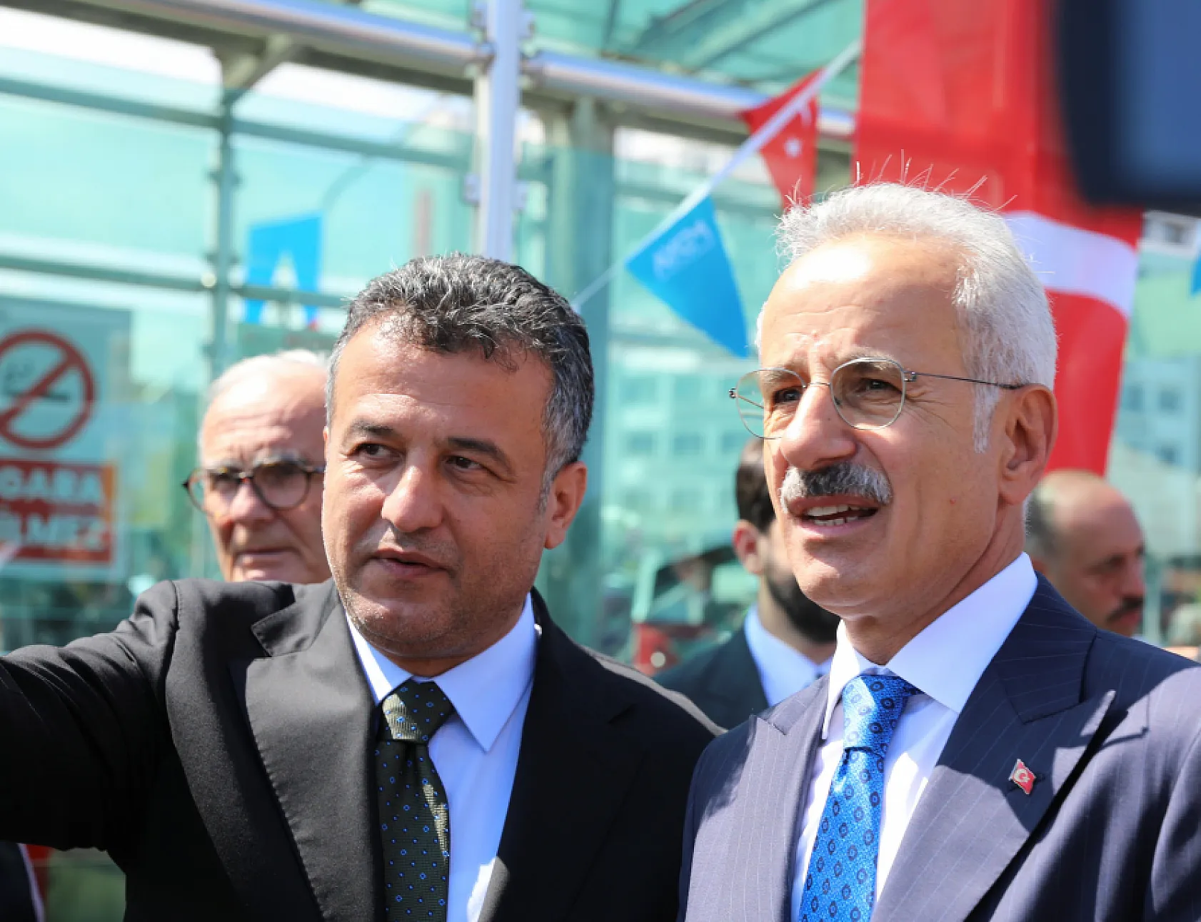 Yolcu taşımaya başlayan yeni tramvaylar göz doldurdu!