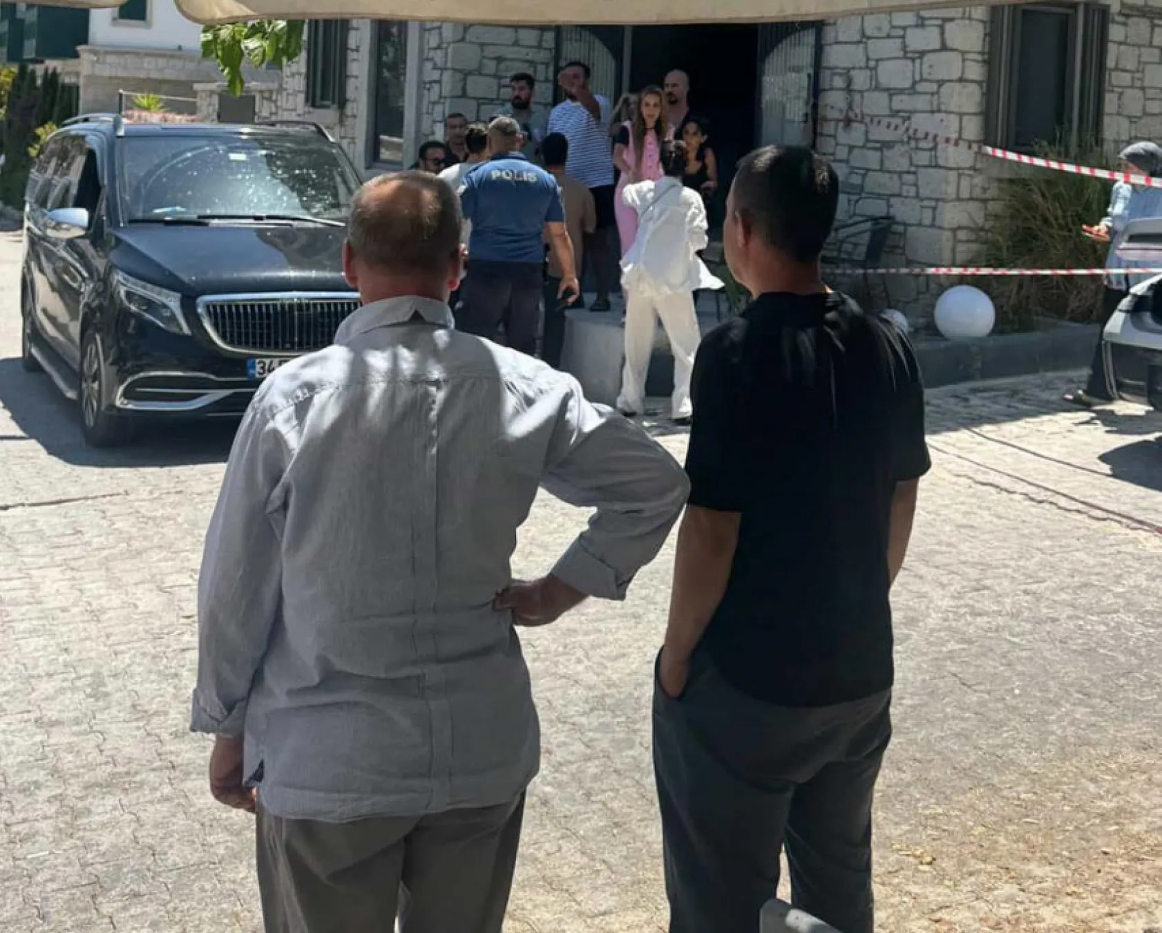 Dilan ve Engin Polat'ın Tatilinde Silahlı Saldırı: Koruma Hayatını Kaybetti