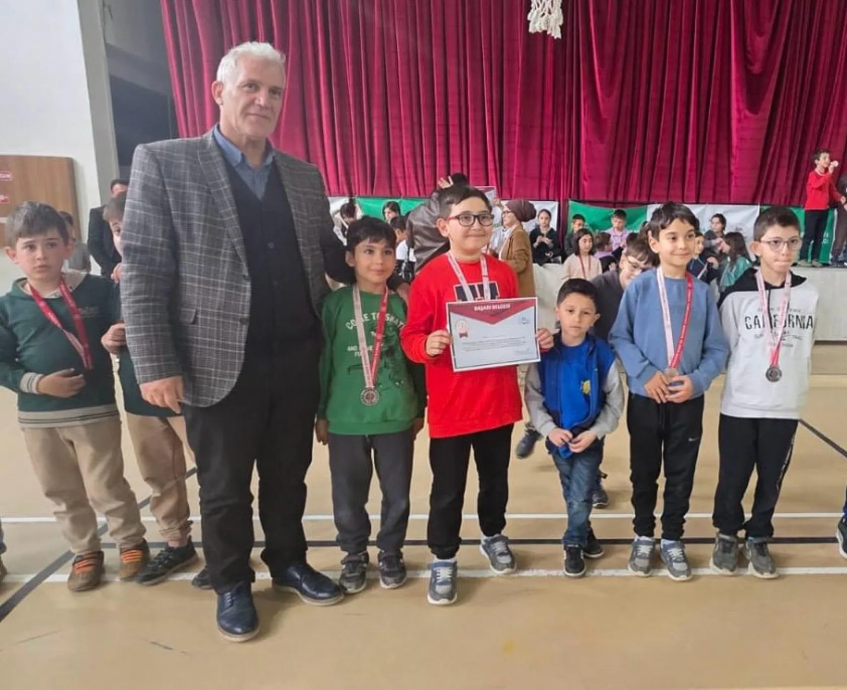 Çarşamba'da satranç heyecanı: 180 öğrenci kıyasıya yarıştı
