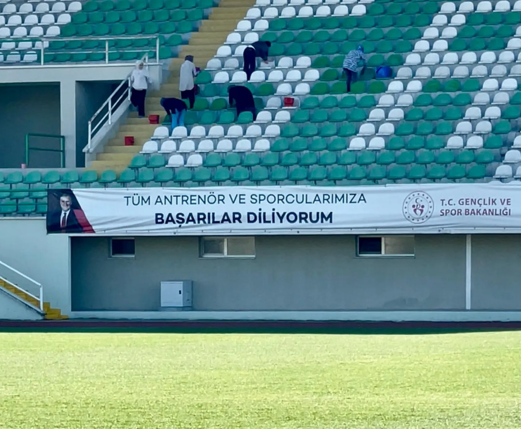 Maç Öncesi Statta Temizlik ve Bakım Çalışması