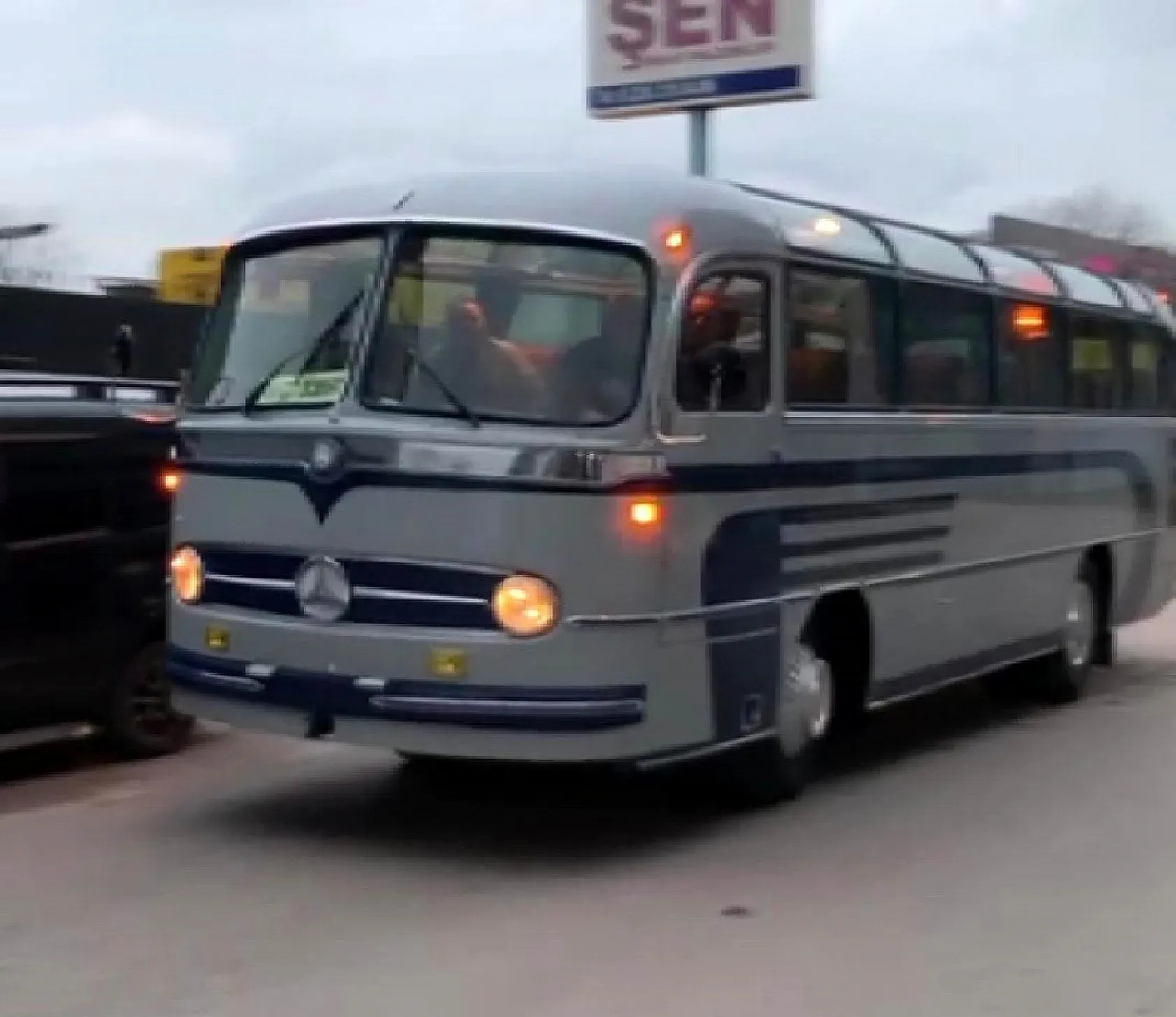 Bir otobüsle başladı, 16 araçlık müzeye dönüştü