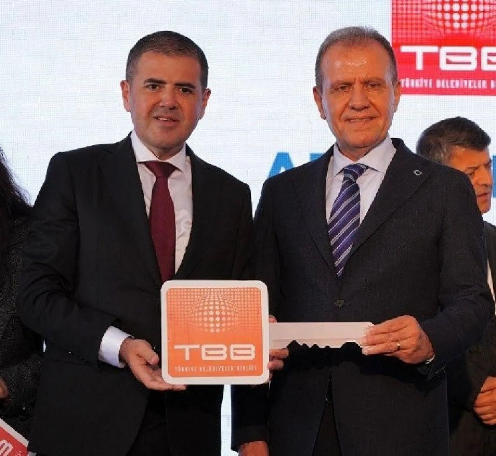 Mersin'de belediyelere yönelik soruşturmada tutuklama kararı