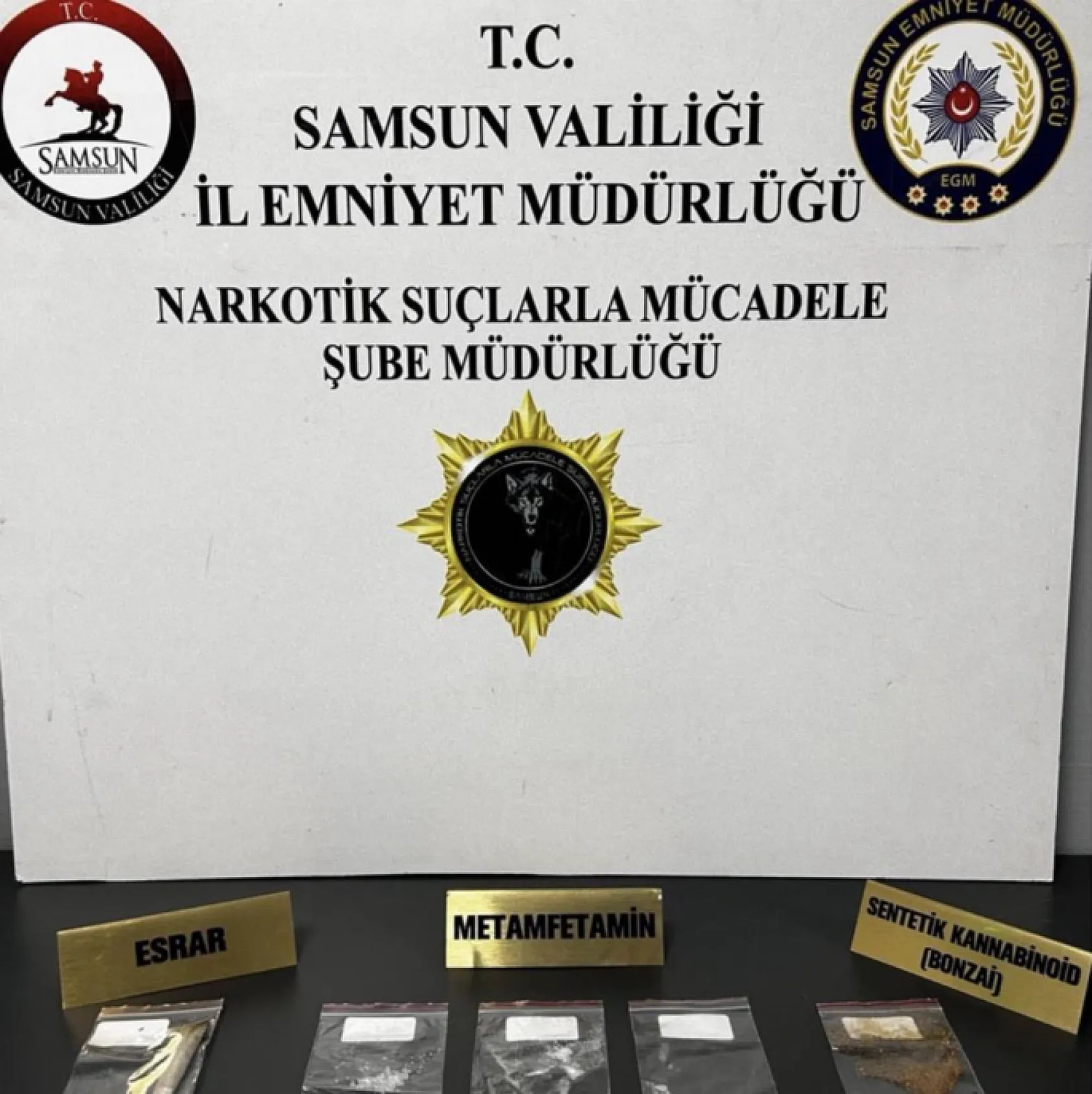 Kapılar açıldı, zehir ortaya çıktı:Litrelerce uyuşturucu ele geçirildi