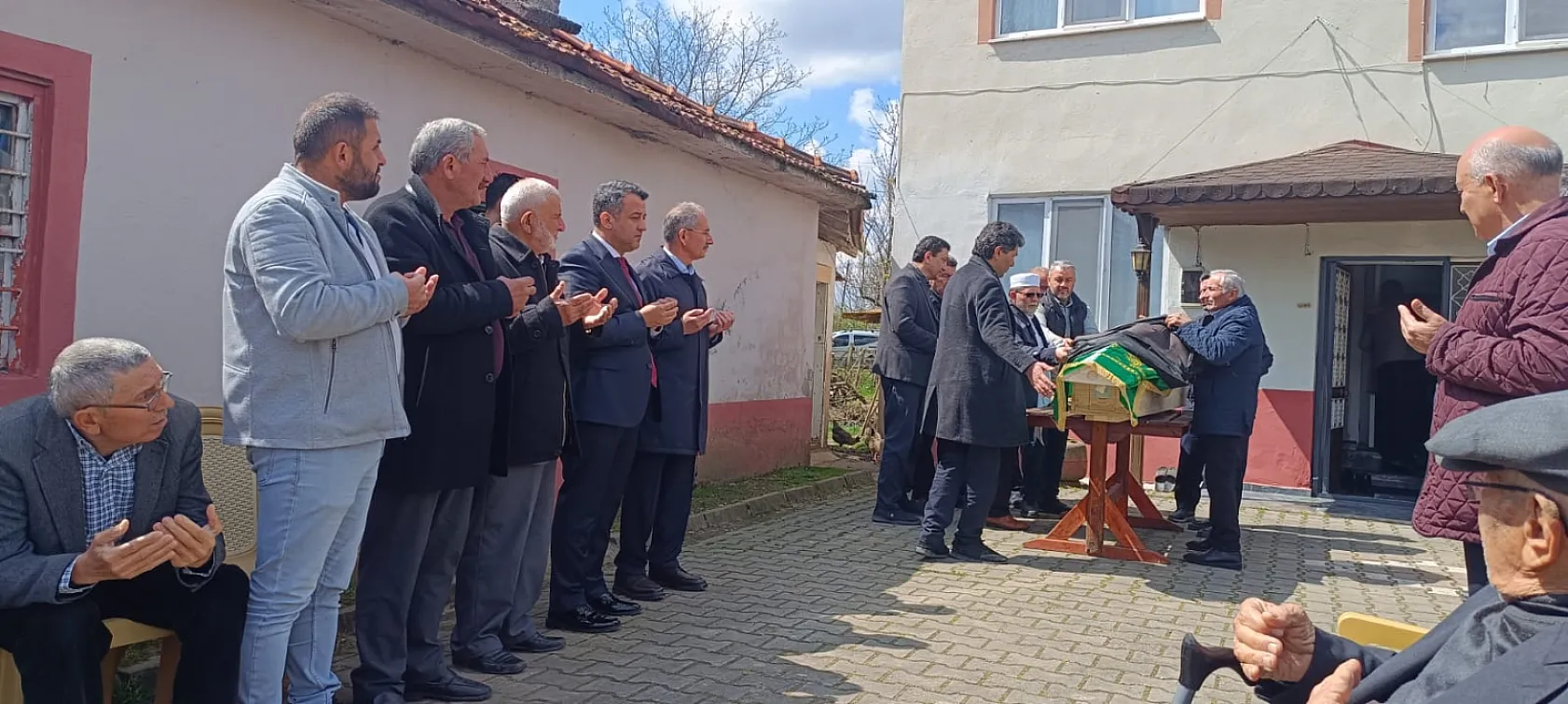 Başkan Dündar'ın amcasına son görev