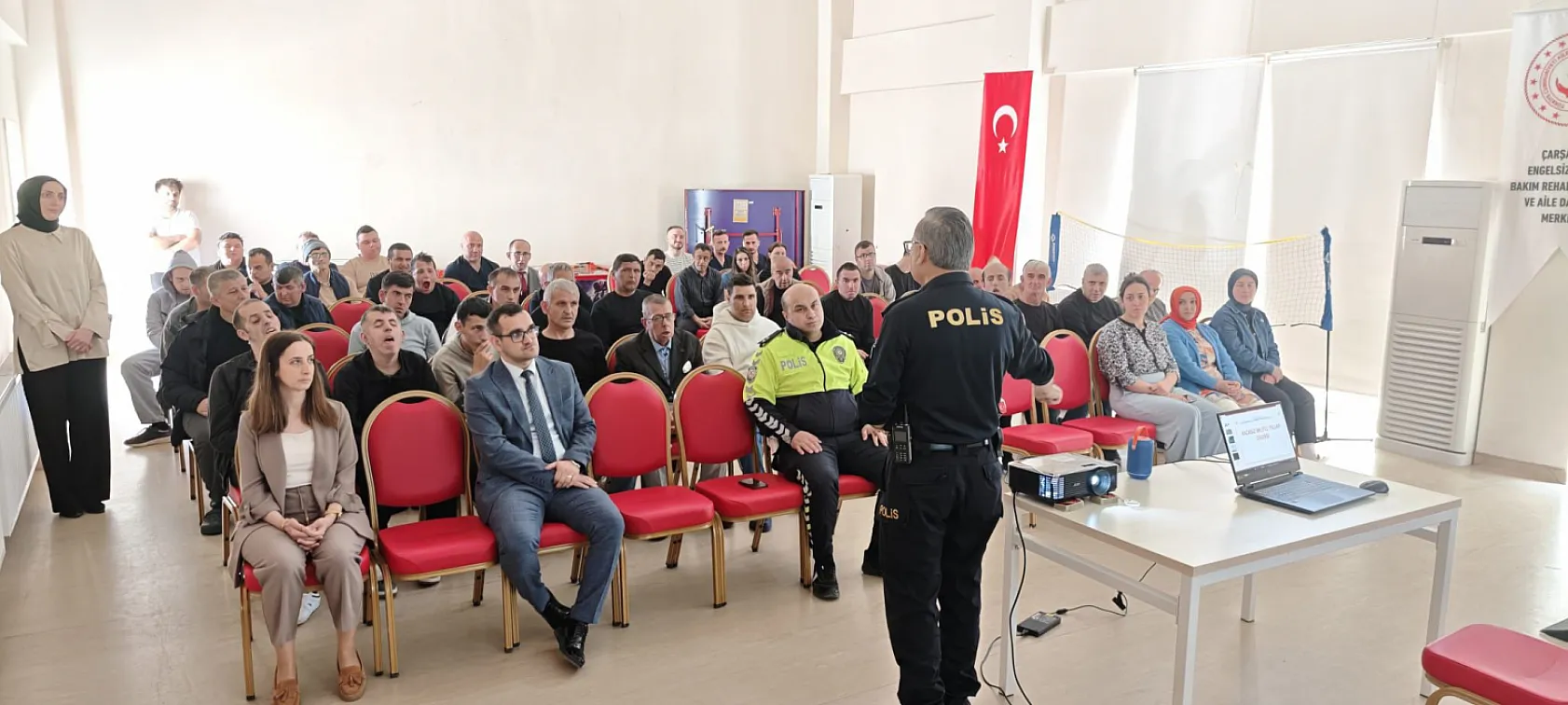 Engelsiz Yaşam Merkezi'nde trafik eğitimi