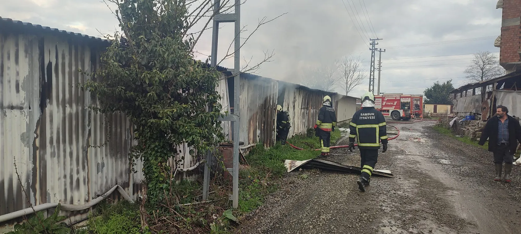 Samsun'da şantiye deposunda yangın