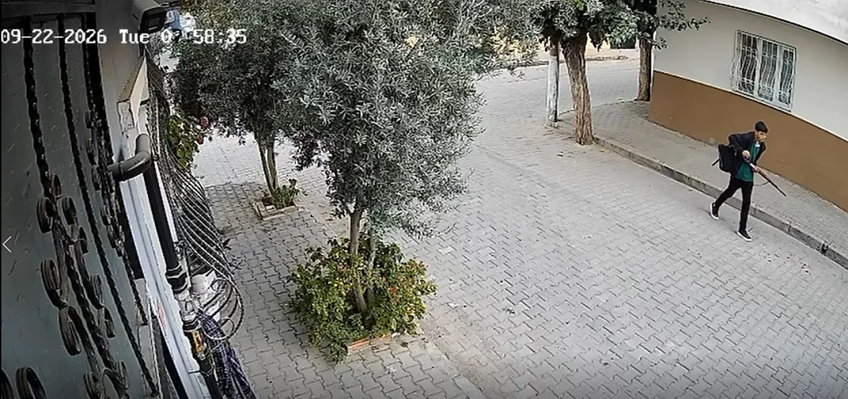 Turgutlu'da okul önünde dehşet: 11 öğrenci yaralandı