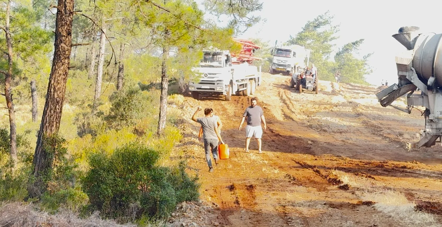 Fethiye'deki orman yangınında zamanla yarış!