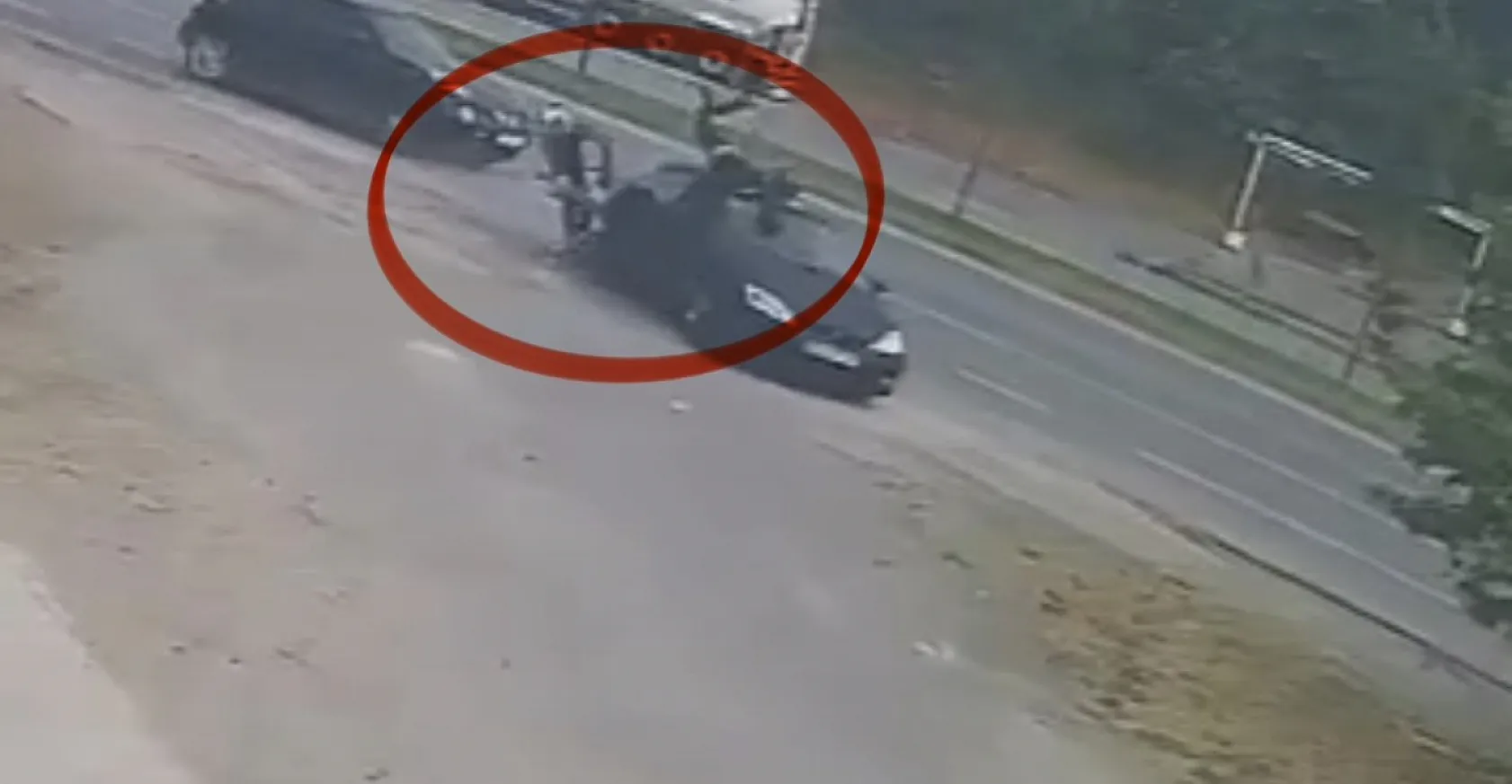 Samsun'da motosiklet otomobile çarptı! Feci kaza kamerada: 2 yaralı