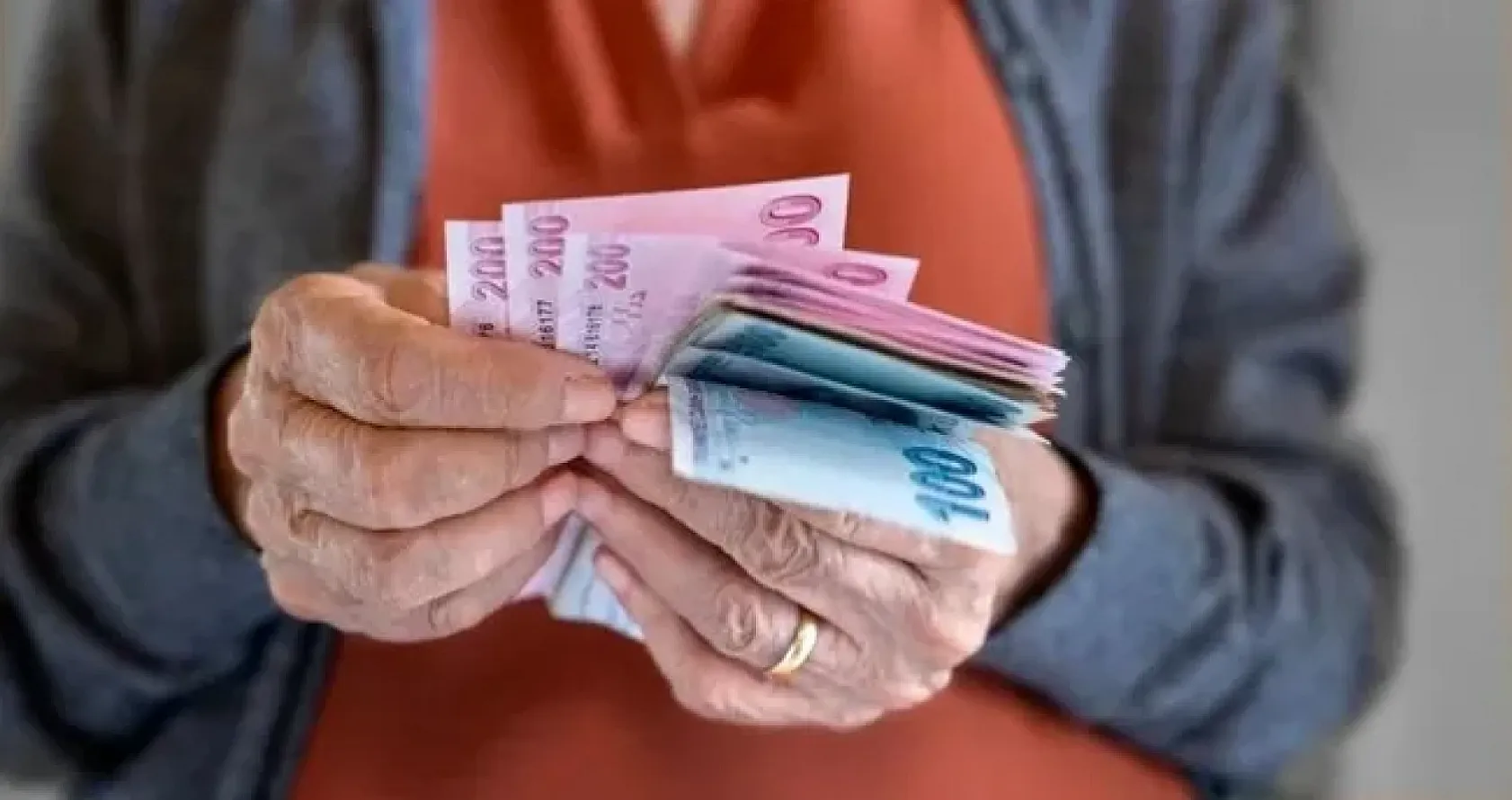Özgür Erdursun rakam verdi: En düşük emekli maaşı 25 Bin TL mi oluyor?