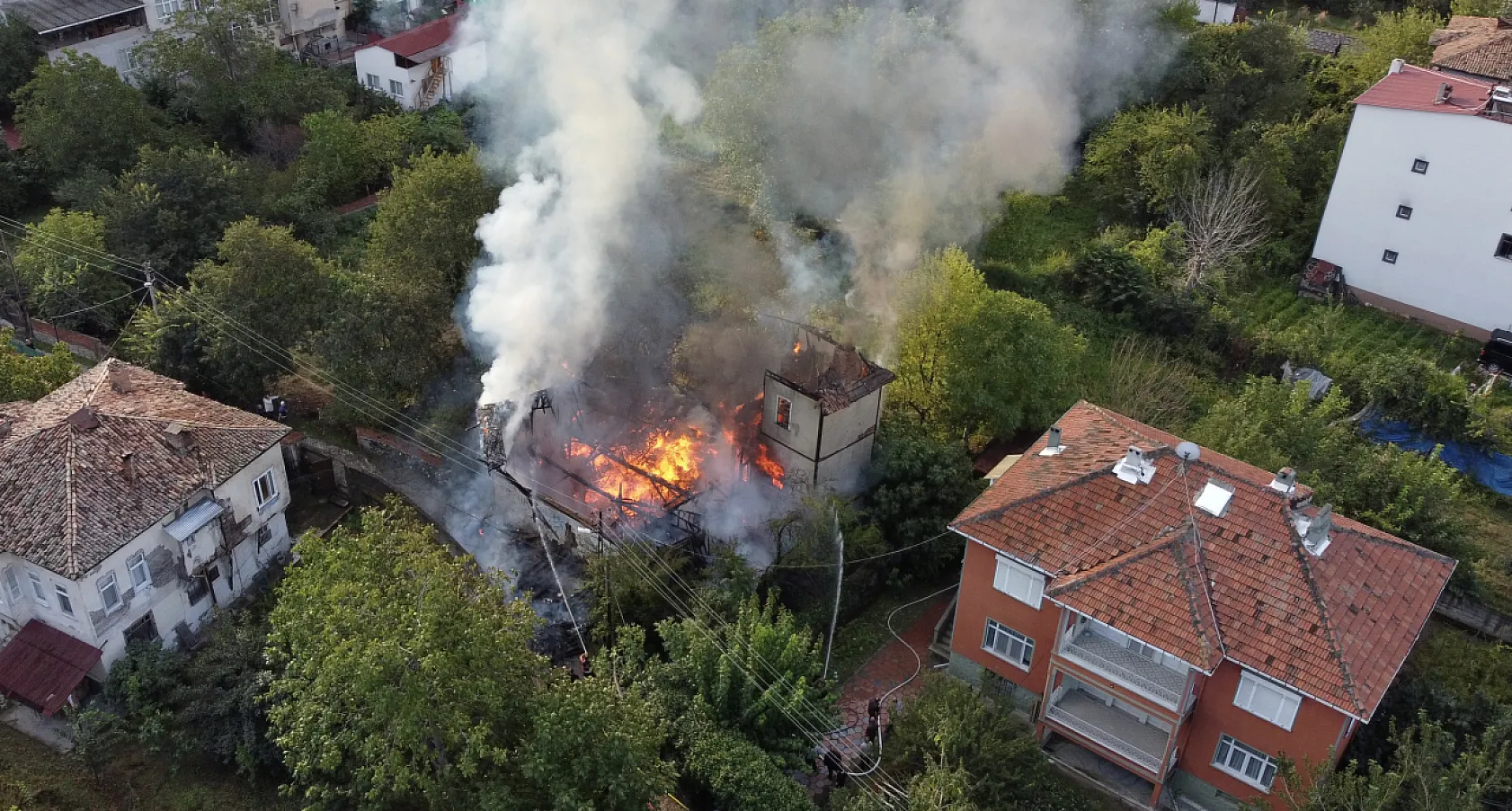 Sinop'ta tarihi ahşap bina yangında kullanılamaz hale geldi