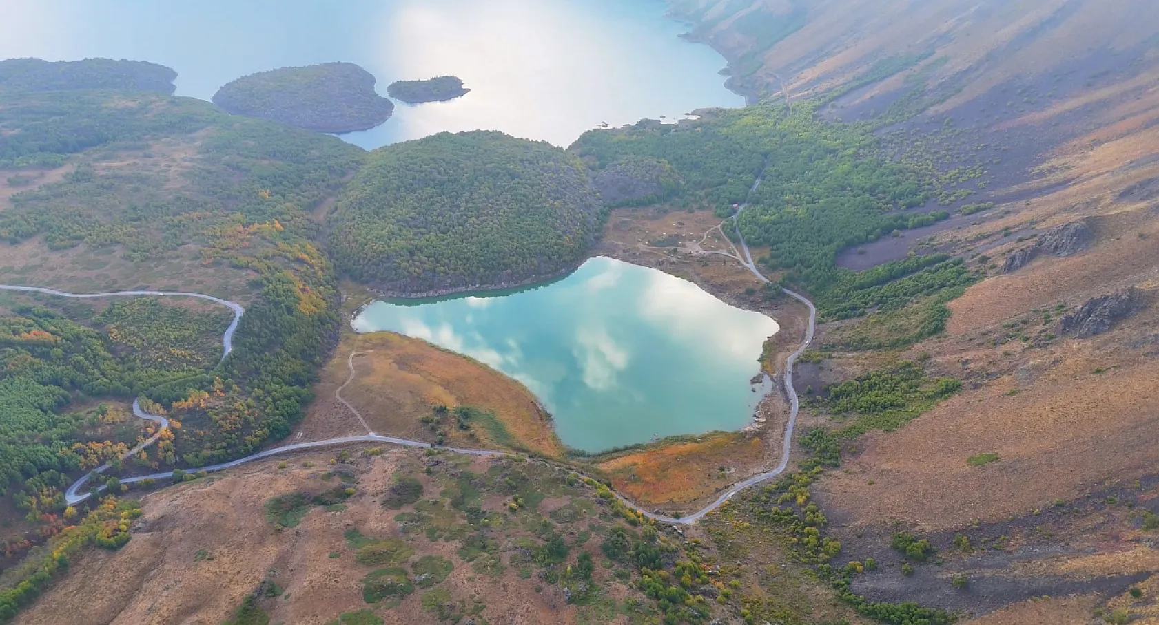 Nemrut Kalderası sonbahar renklerine büründü