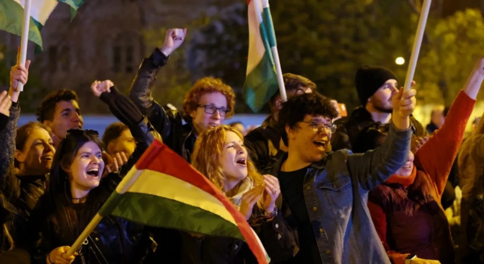 Macaristan'da sandıktan 'Değişim' çıktı: Orban devri kapandı