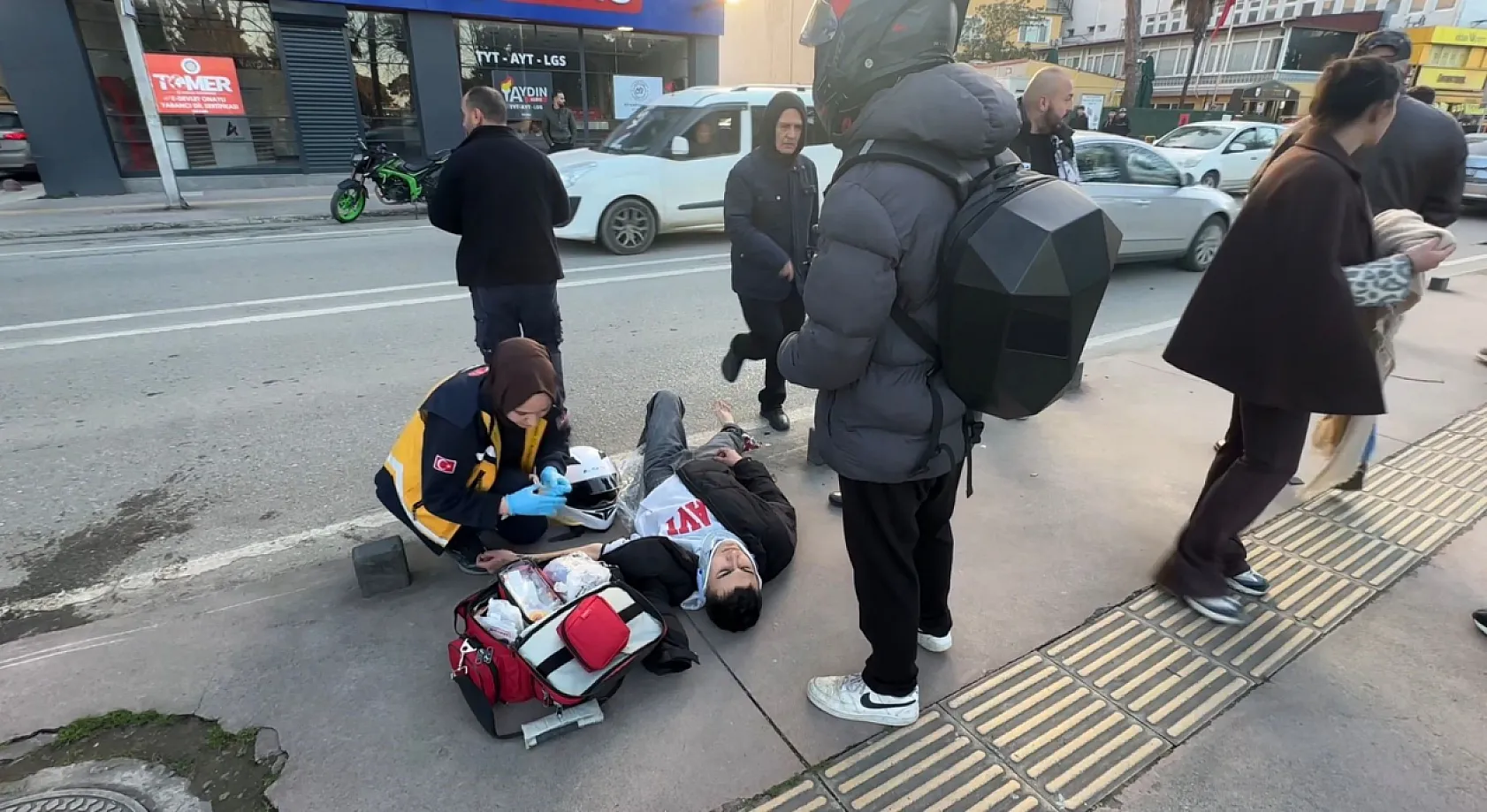 Cumhuriyet Caddesi'nde kaza: 2 kişi hastanelik oldu!