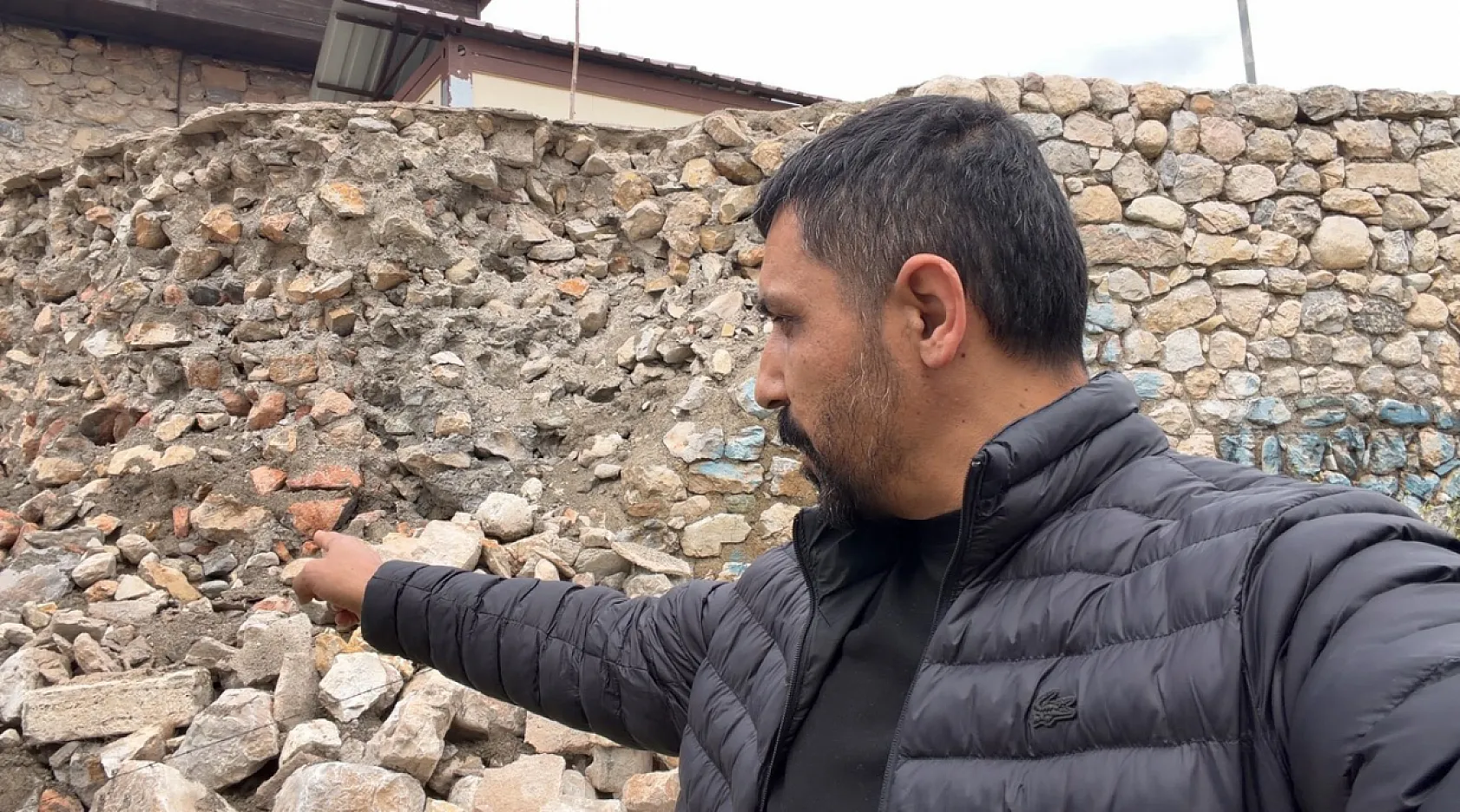 'Veni, Vidi, Vici'nin Kalesinde Çökme! Sezar'ın Mektubu Yazdığı Surlar Yağışa Dayanamadı...