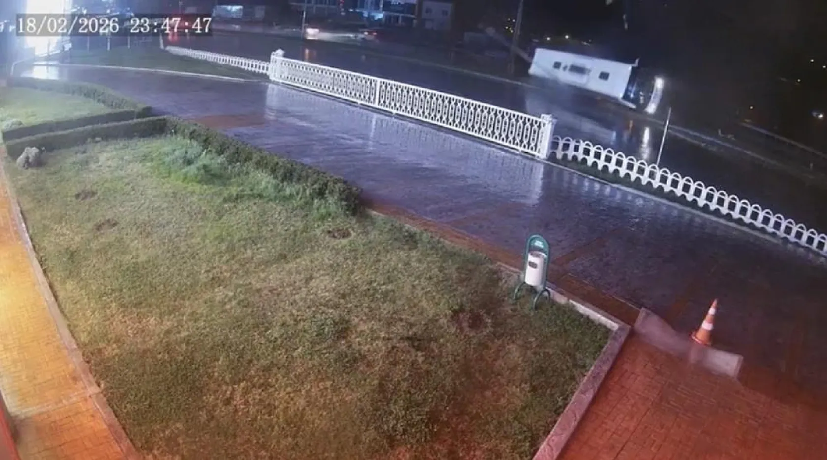 Karayolundaki can pazarının görüntüleri ortaya çıktı