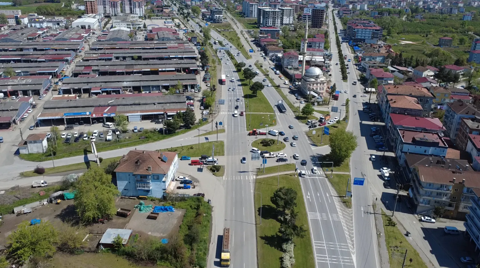 Çarşamba'da kavşak çilesi sürüyor