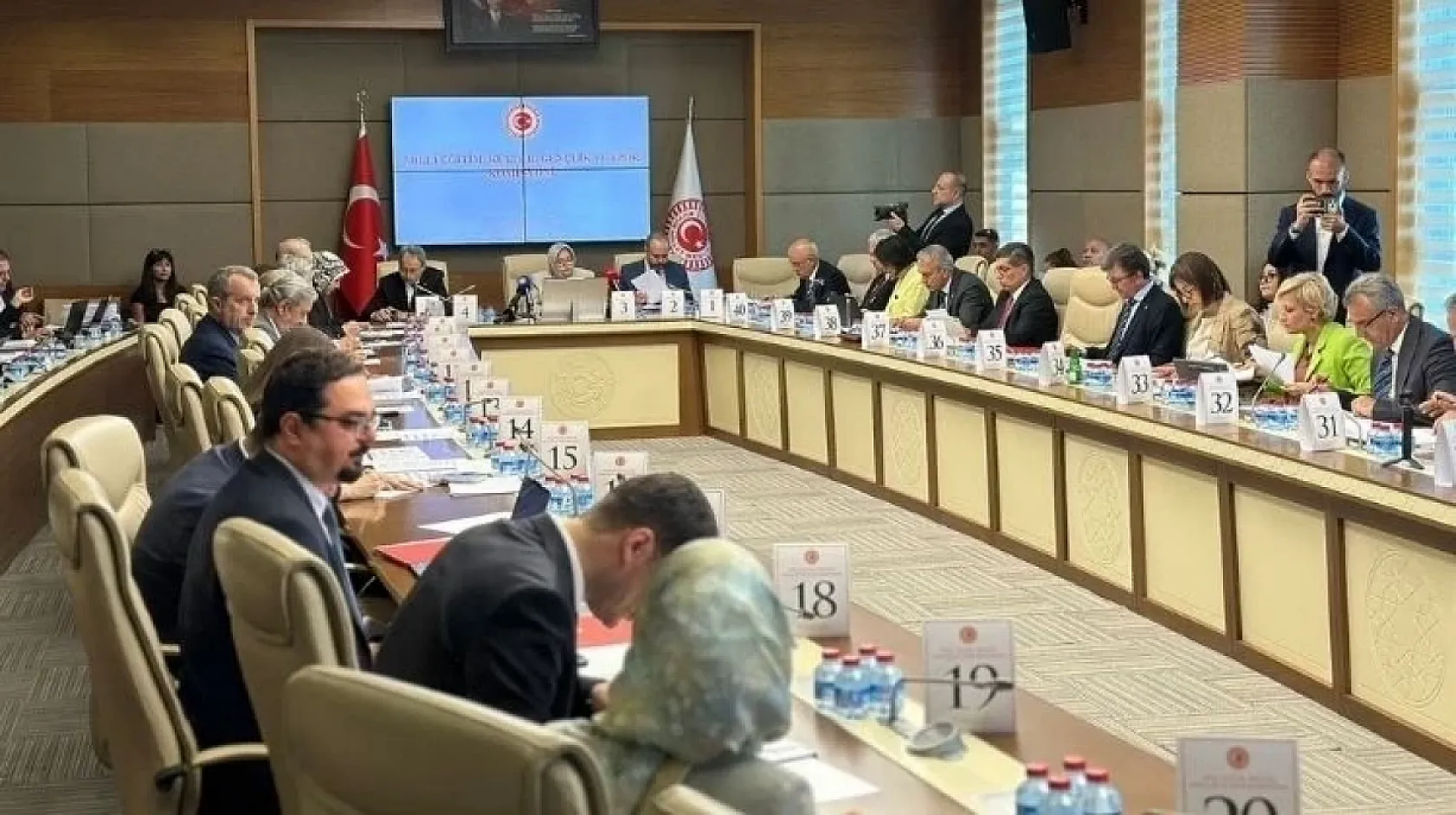 Öğrenci affını da içeren yükseköğretim düzenlemesi komisyondan geçti