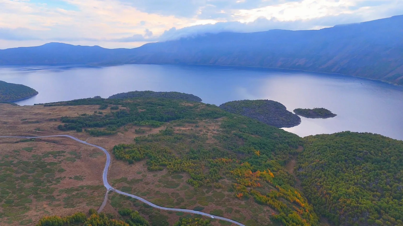 Nemrut Kalderası sonbahar renklerine büründü