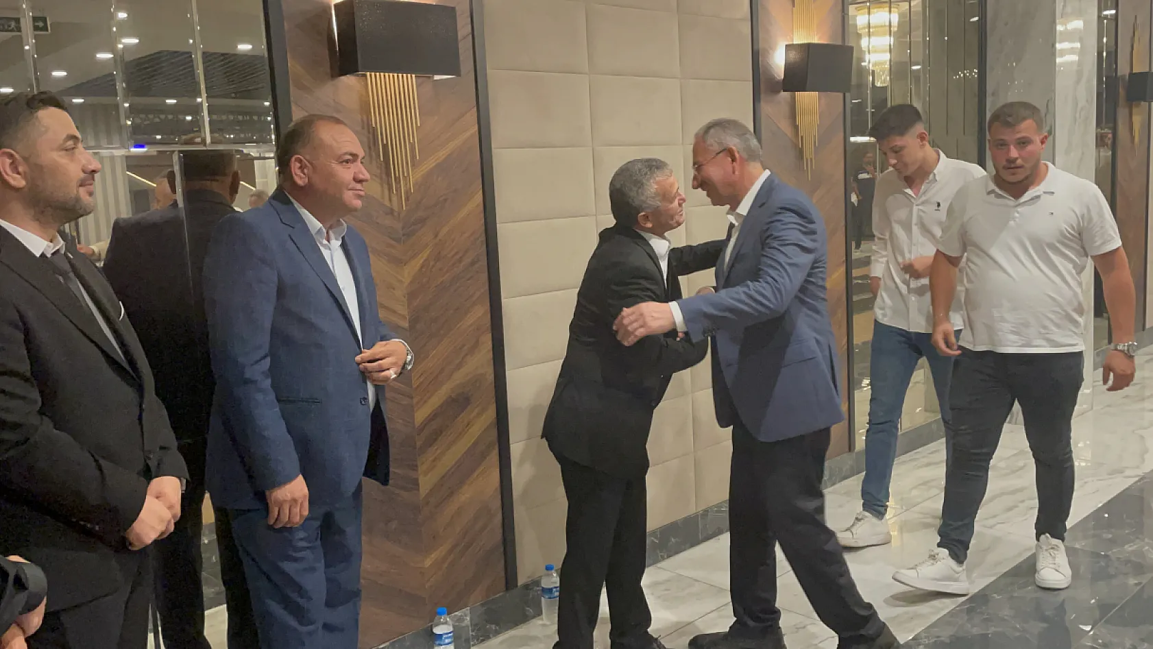 Sağlam ve Uzun Ailelerinin Mutlu Günü
