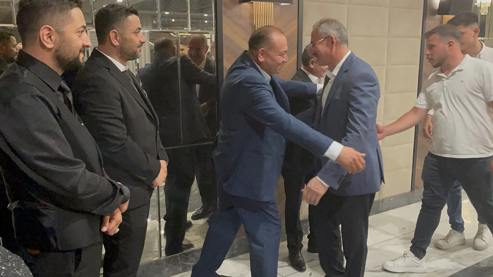 Sağlam ve Uzun Ailelerinin Mutlu Günü