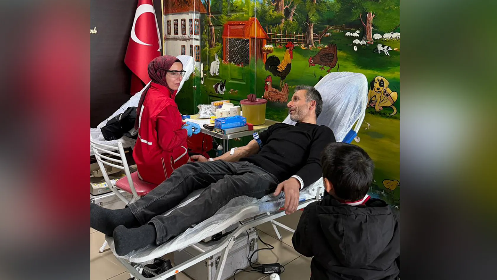 Dostluk Grubundan Kızılay'a kan bağışı
