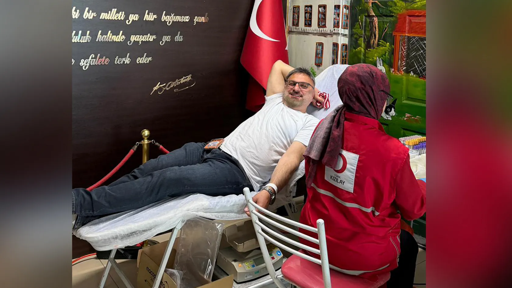 Dostluk Grubundan Kızılay'a kan bağışı