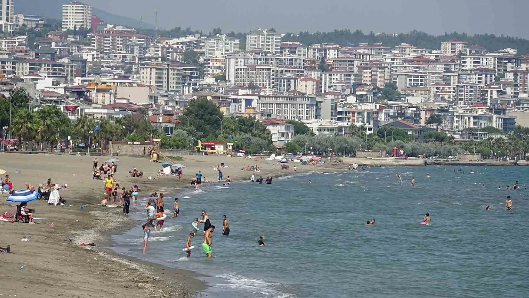 Rıza Zengin'den denize girmek isteyenlere hayati uyarılar