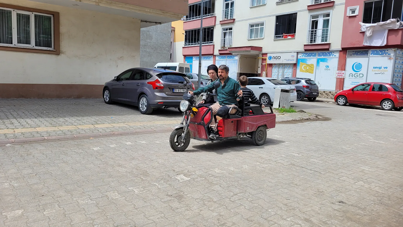 İş kazasında kolunu ve ayağını kaybeden engelli baba yıllardır iş bekliyor